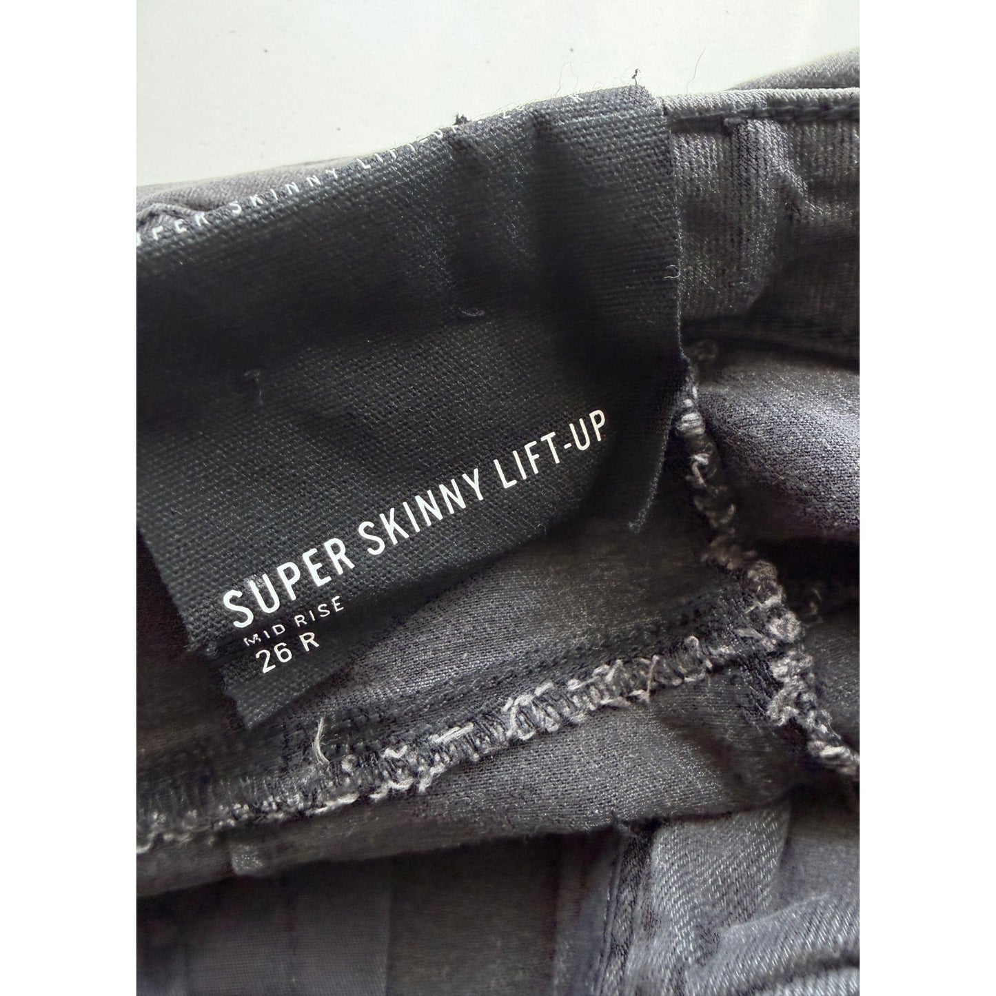 NWOT Armani Exchange J69 Gray Super Skinny Women's Jeans 26