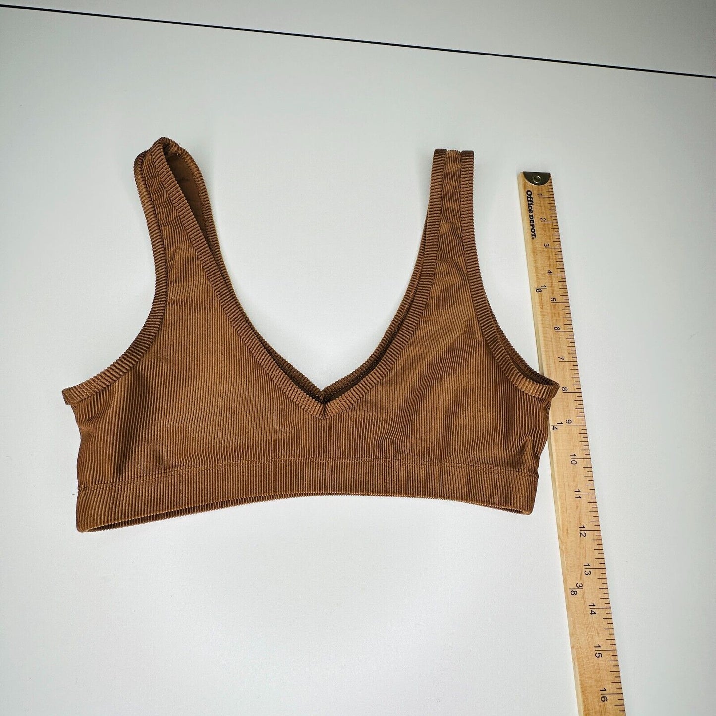 Weworewhat Brown V-Neck Form Fitting Stretch Pullover Ribbed Sports Bra Medium