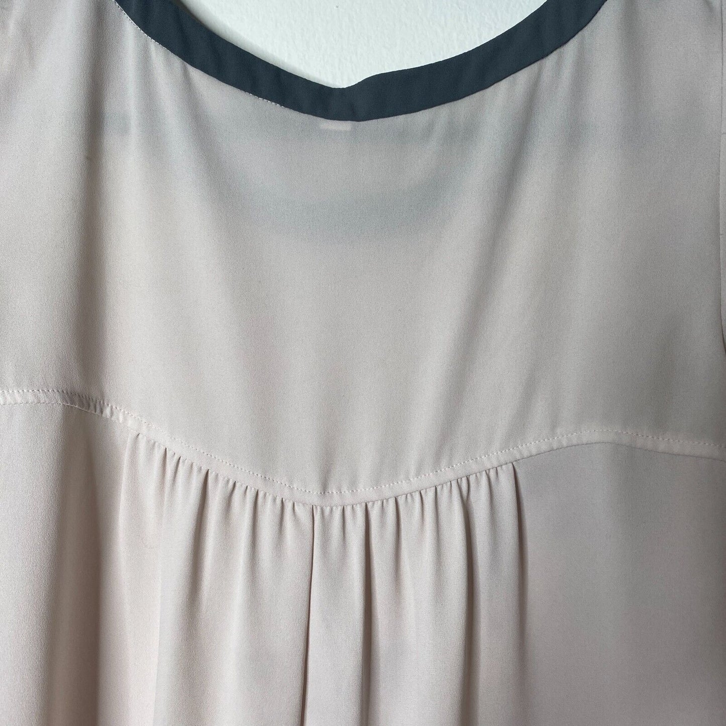 Loft Pinky Beige & Gray Collar Top Gathered Back Detail Cuffed Short Sleeves XSP
