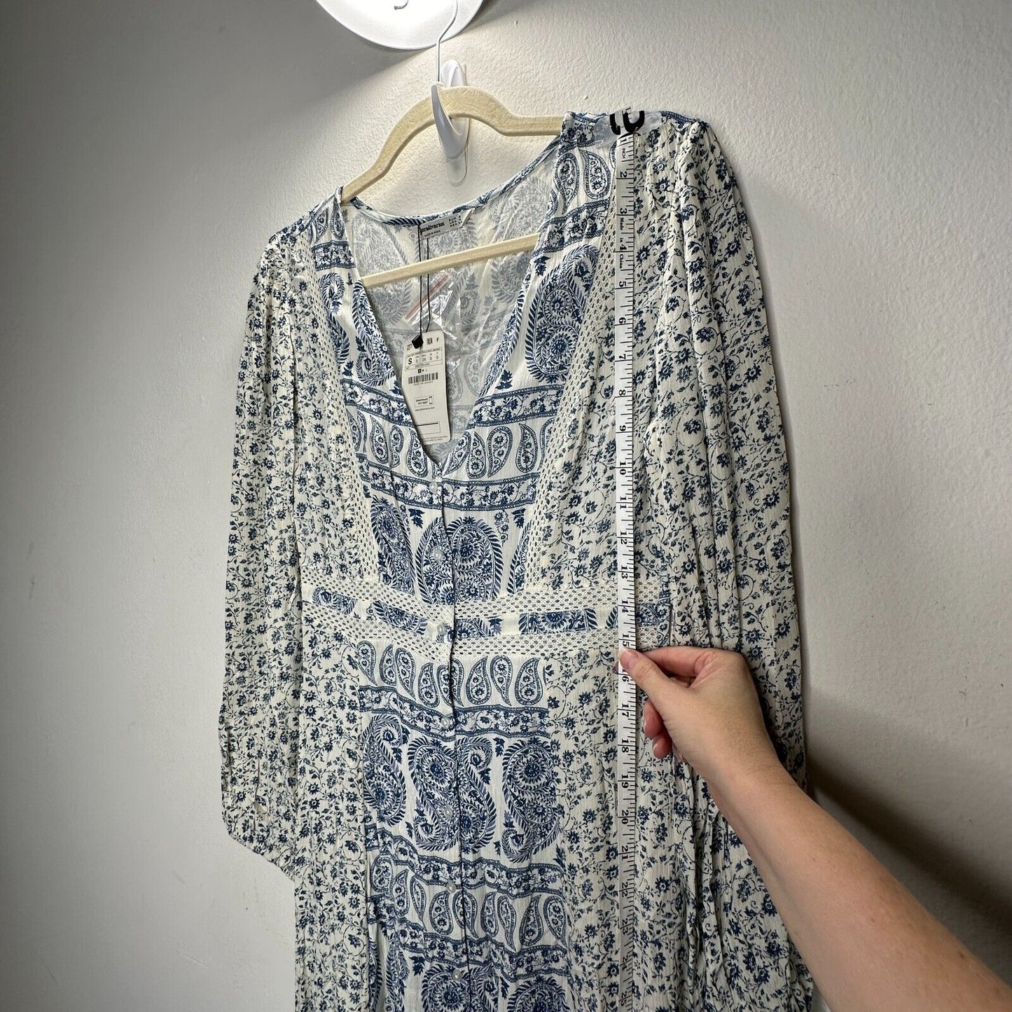 Stradivarius Off White & Blue Floral Paisley Print Long Sleeve V-Neck Maxi Dress