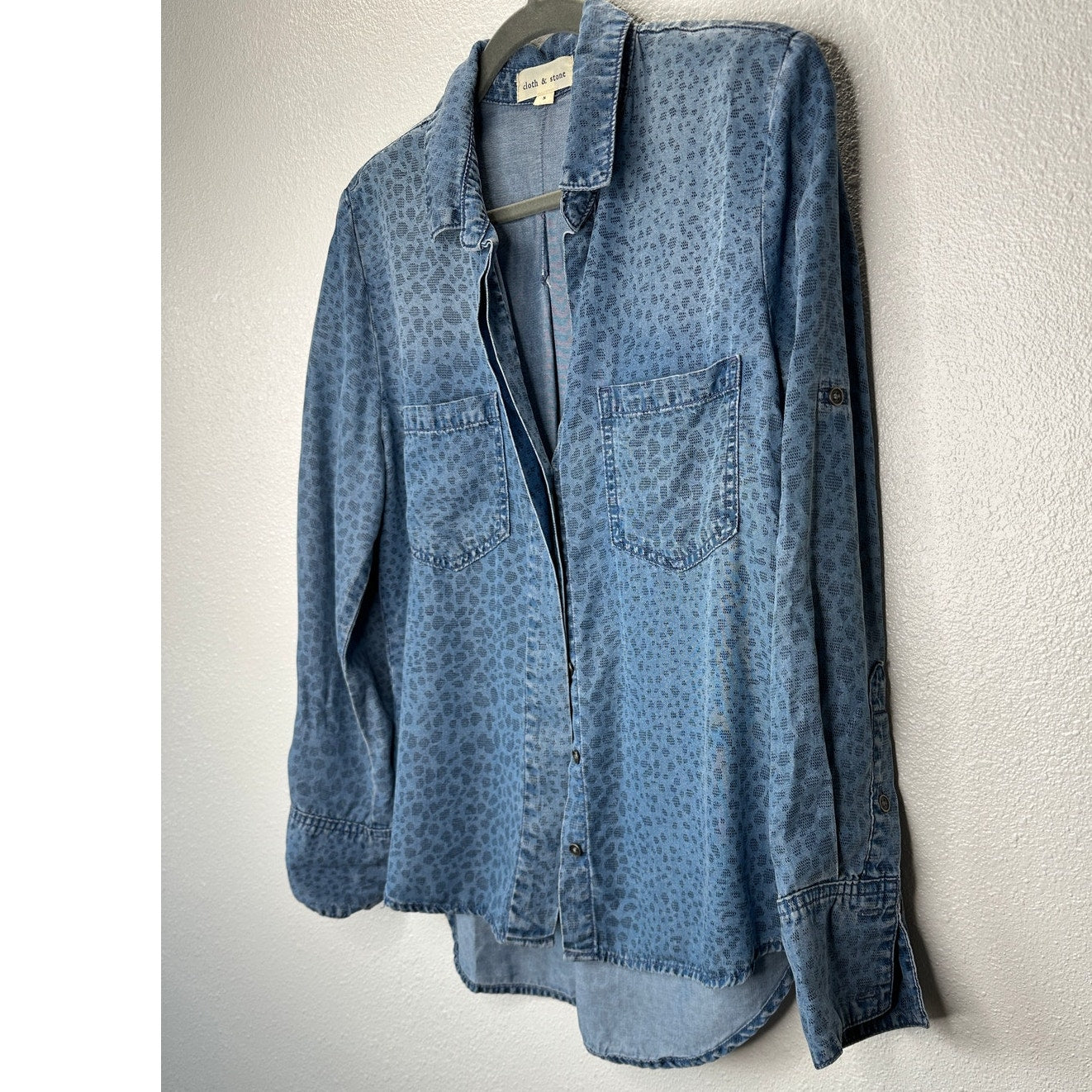 Cloth & Stone Denim Blue Animal Print Button Collared Shirt S