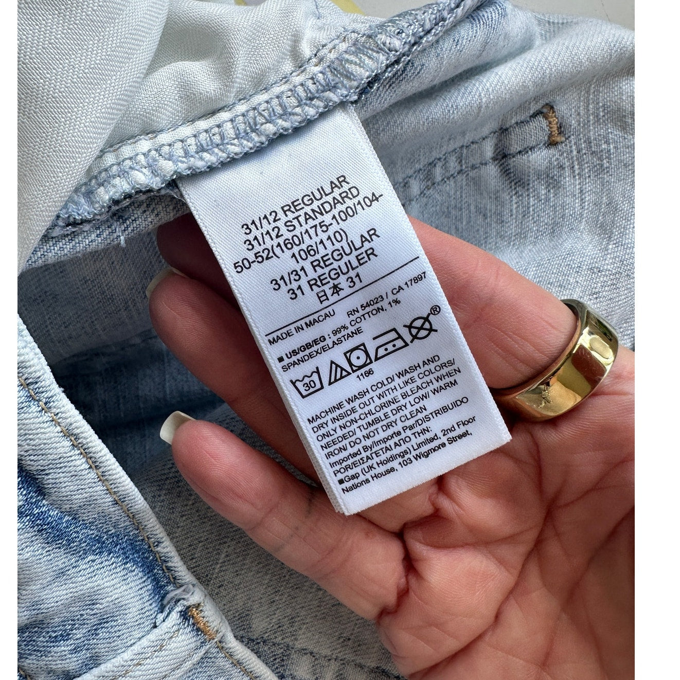 NWT GAP Girlfriend Mid Rise Jeans Gray Acid Wash 31 Raw Hem