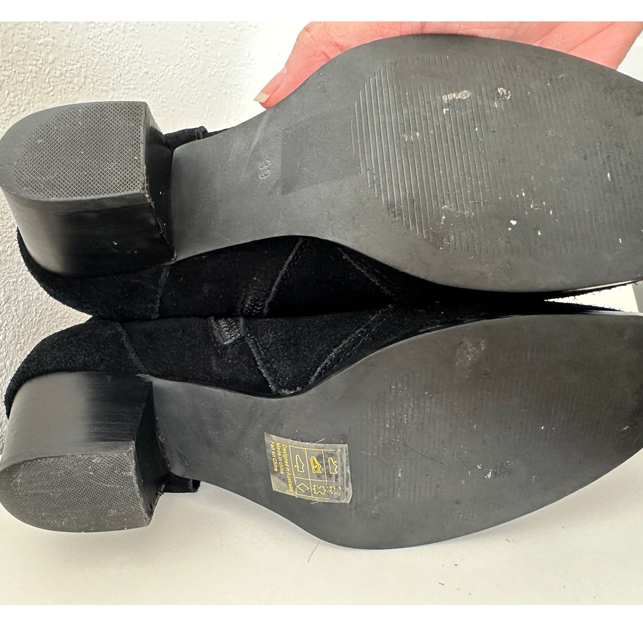 Caverley Black Suede Western Heeled Zip Ankle Boot Booties 39 / 8