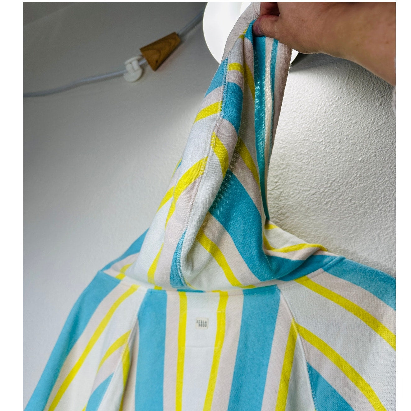 Billabong White Blue Yellow Batwing Front Zip Raw Hem Hooded Sweater S