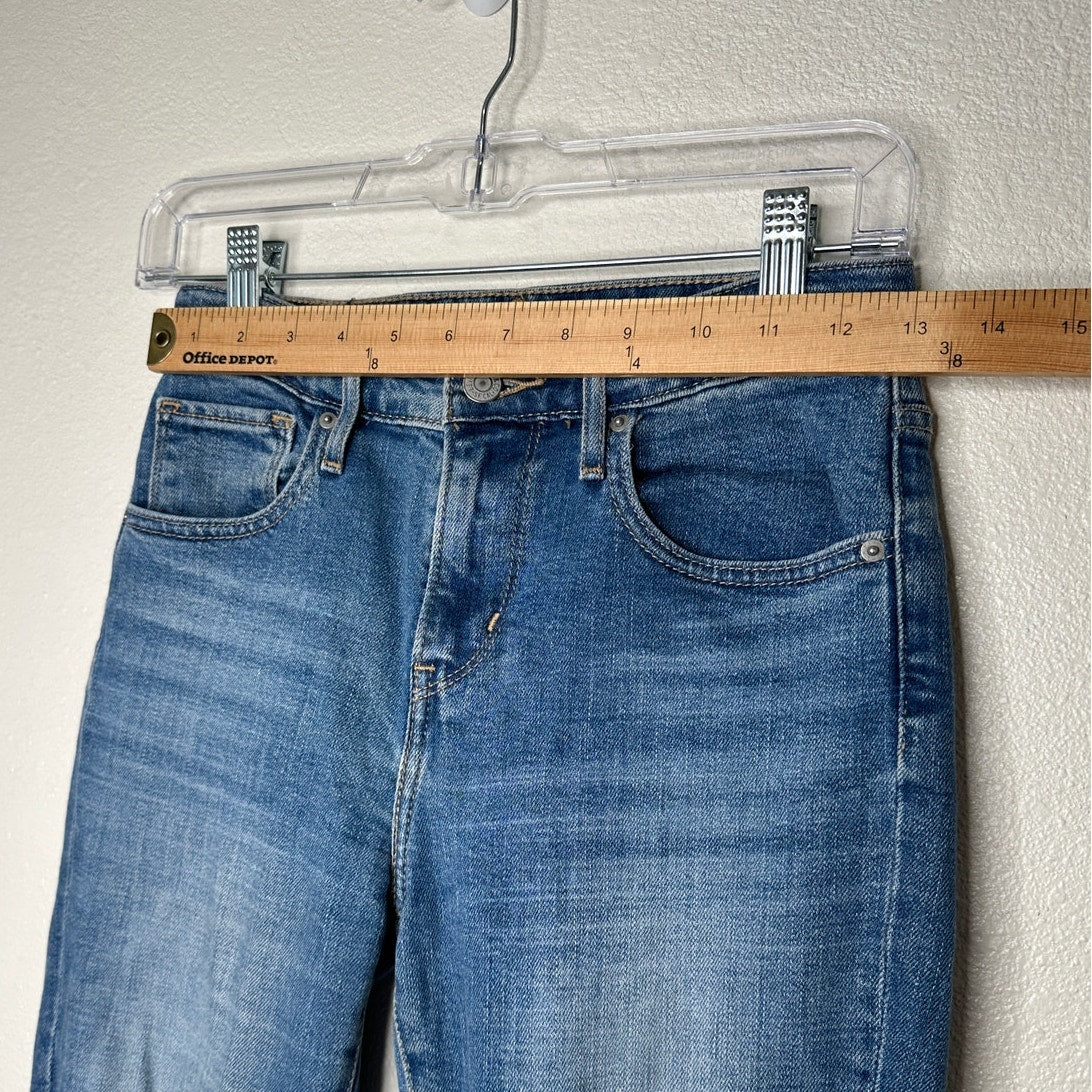 Levi’s 721 High Rise Skinny Jeans Size 25 Distressed Knees