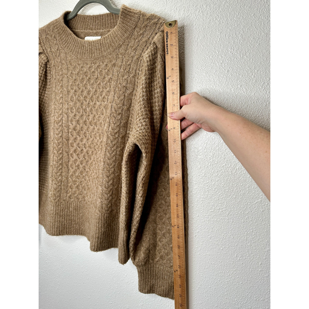 Abercombie & Fitch Tan Knit Pleated Puff Shoulder Round Neck Sweater L