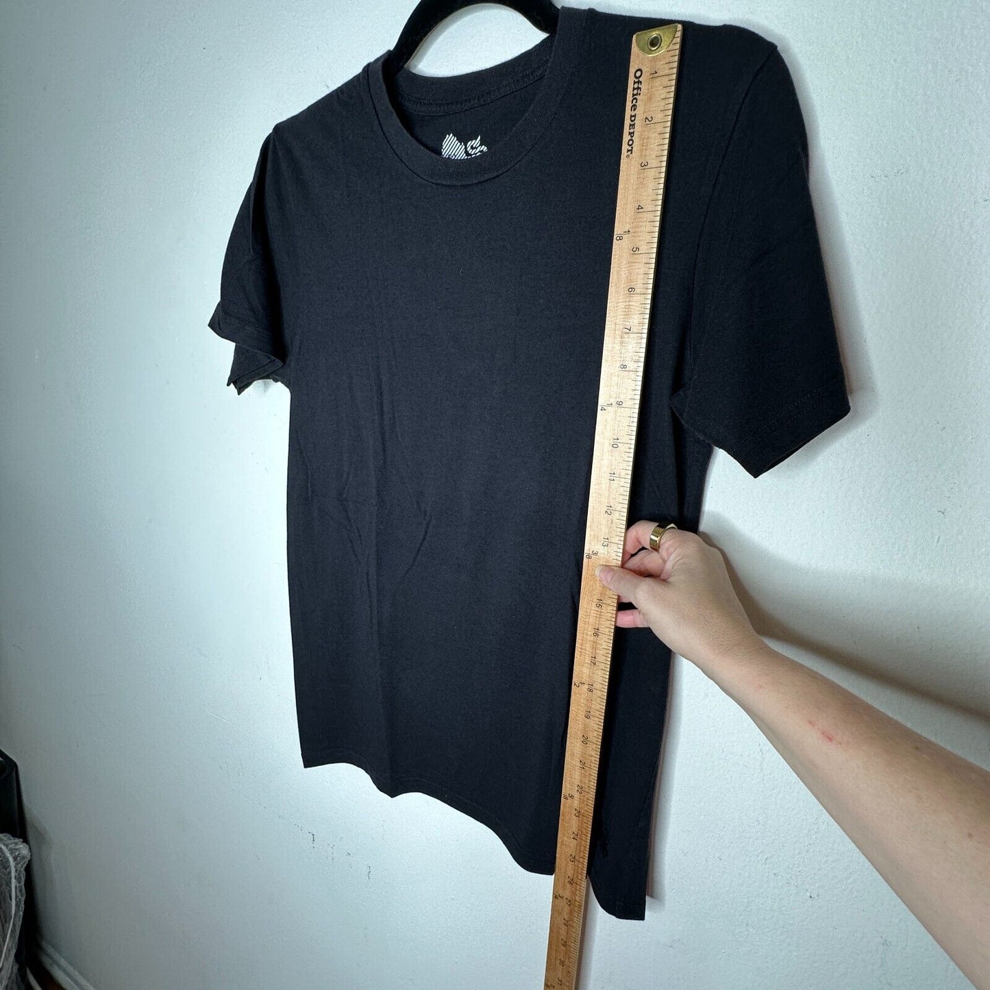 Singhalife Solid Black Short Sleeve Round Neck Tee Embroidered Logo Med
