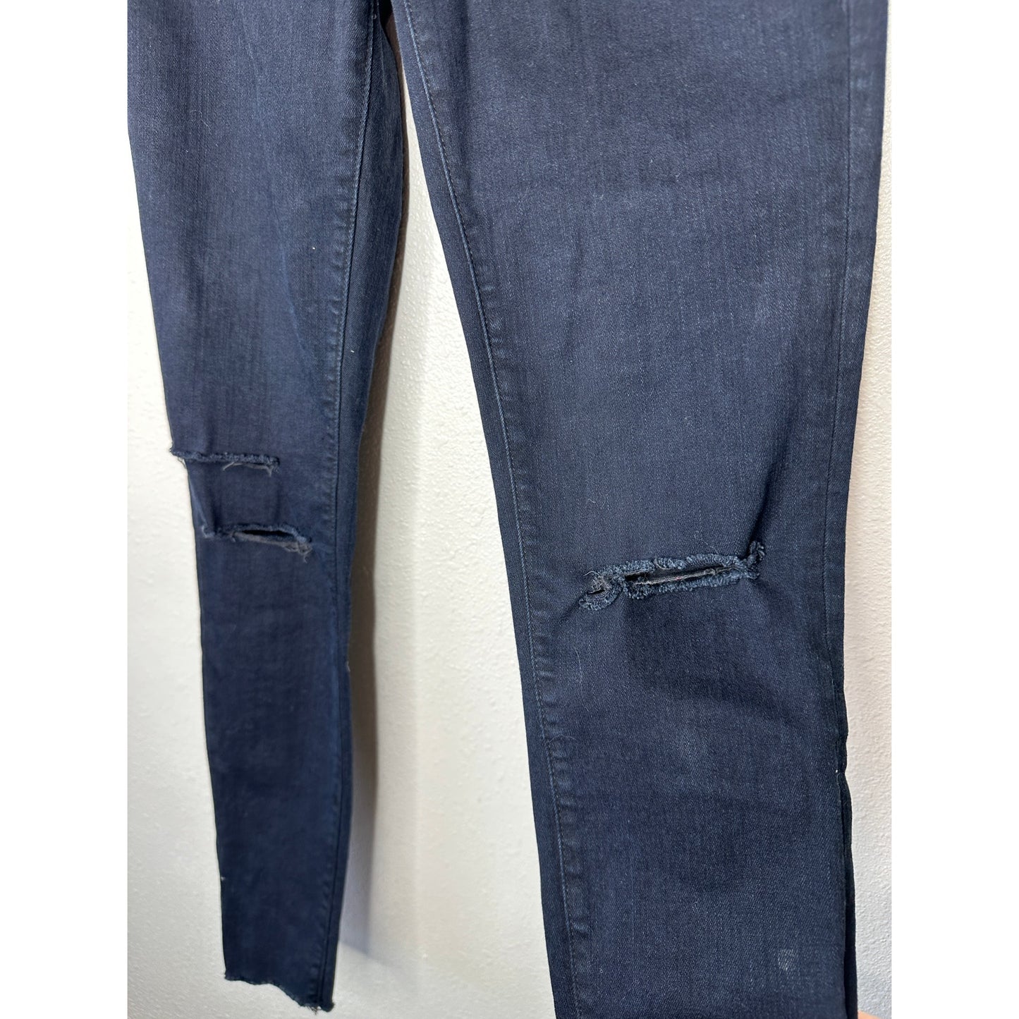 J Brand Alana Dark Blue Mercy Distressed Knee Raw Hem Skinny Jeans 24