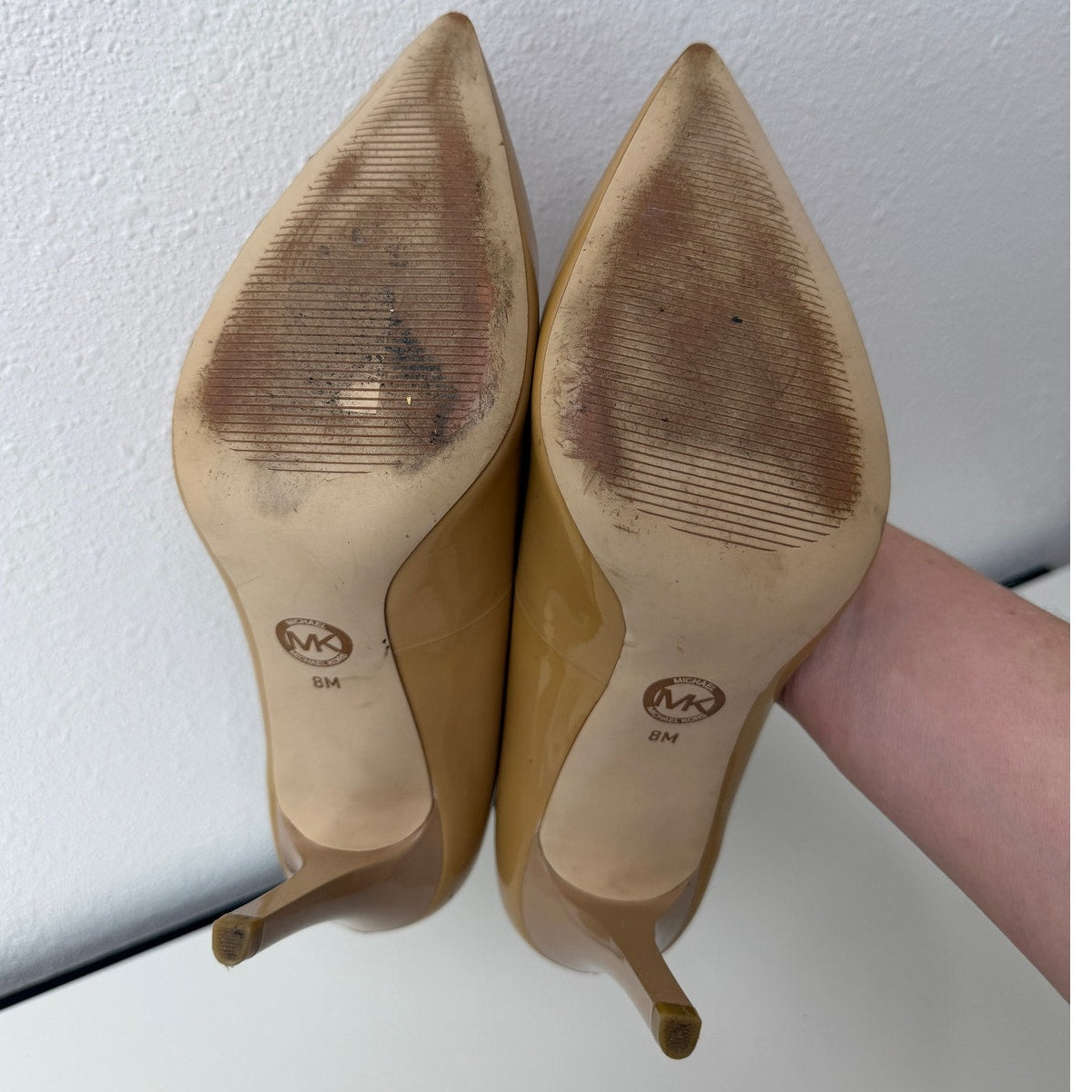 Michael Kors Alina Flex Faux Patent Pumps Tan Womens 8M