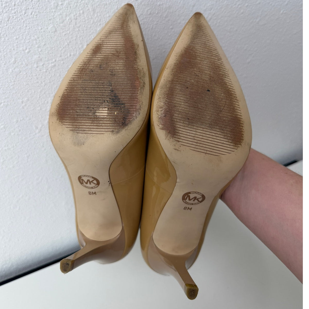 Michael Kors Alina Flex Faux Patent Pumps Tan Womens 8M