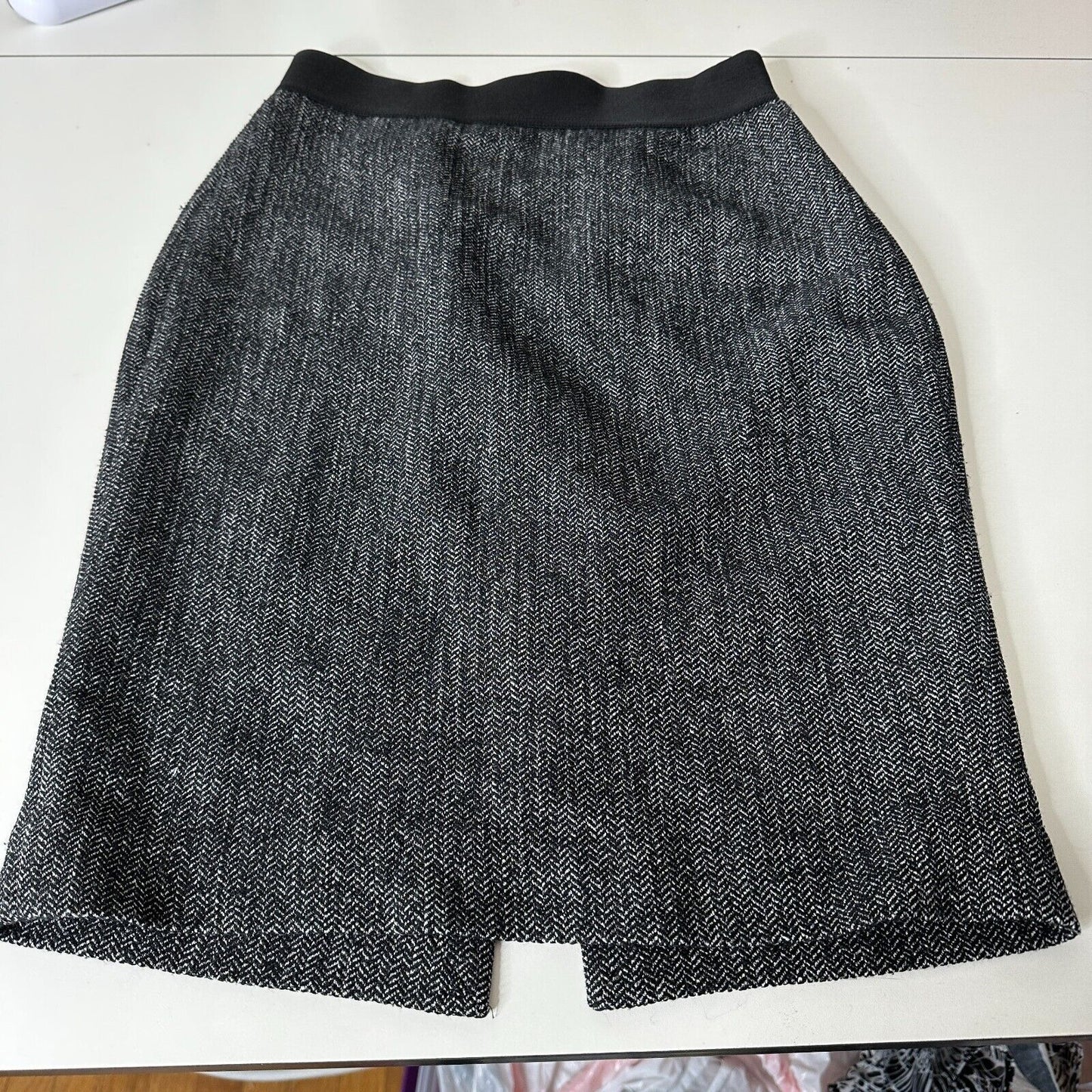 Express Black & White Houndstooth Back Zip and Slit Lined Pencil Skirt 00