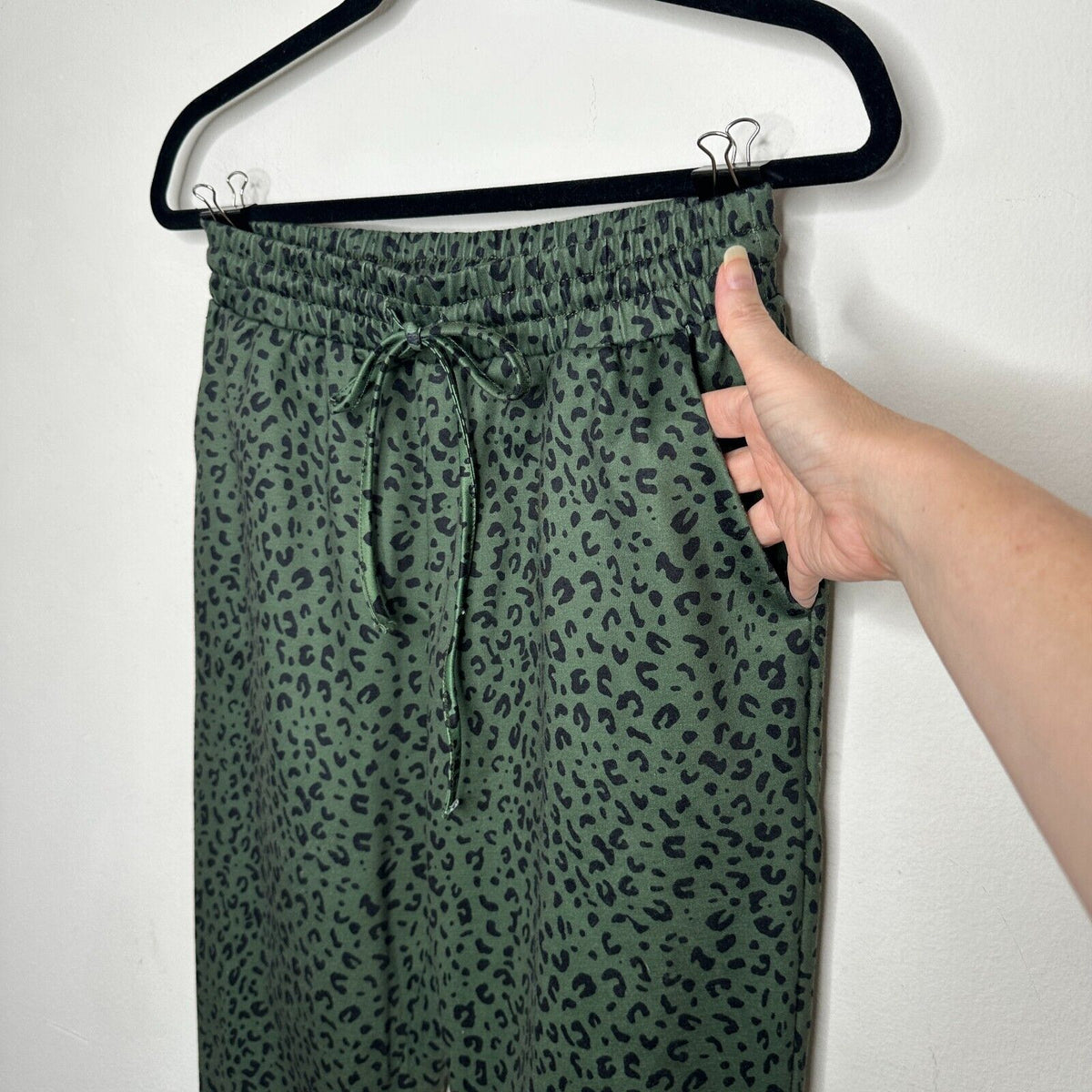 Green and Black Leopard Print Relaxed Fit Draw String Joggers Sweat Pants Medium