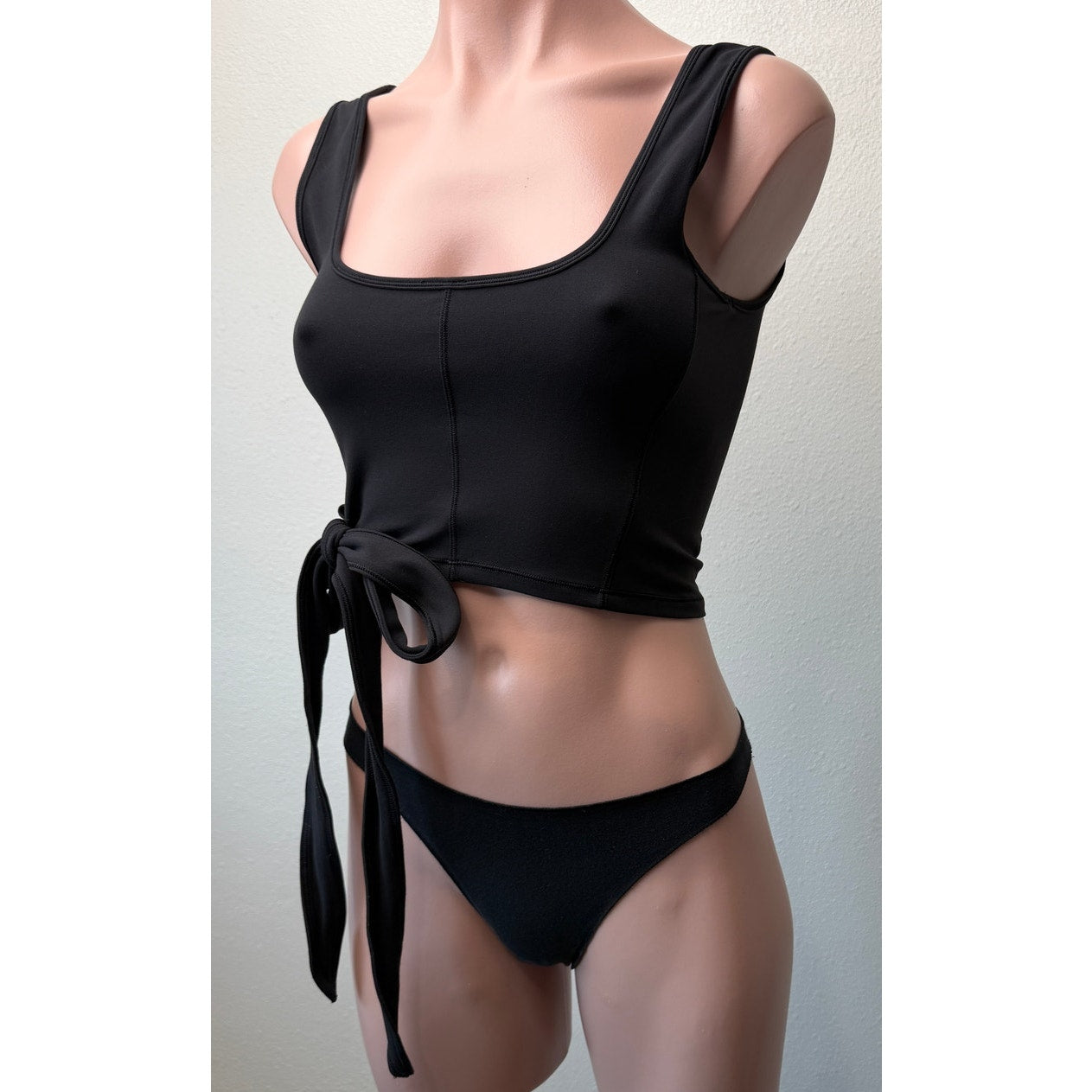 Lululemon Get Centred Crop Tank Black Women Size 2 Side Tie