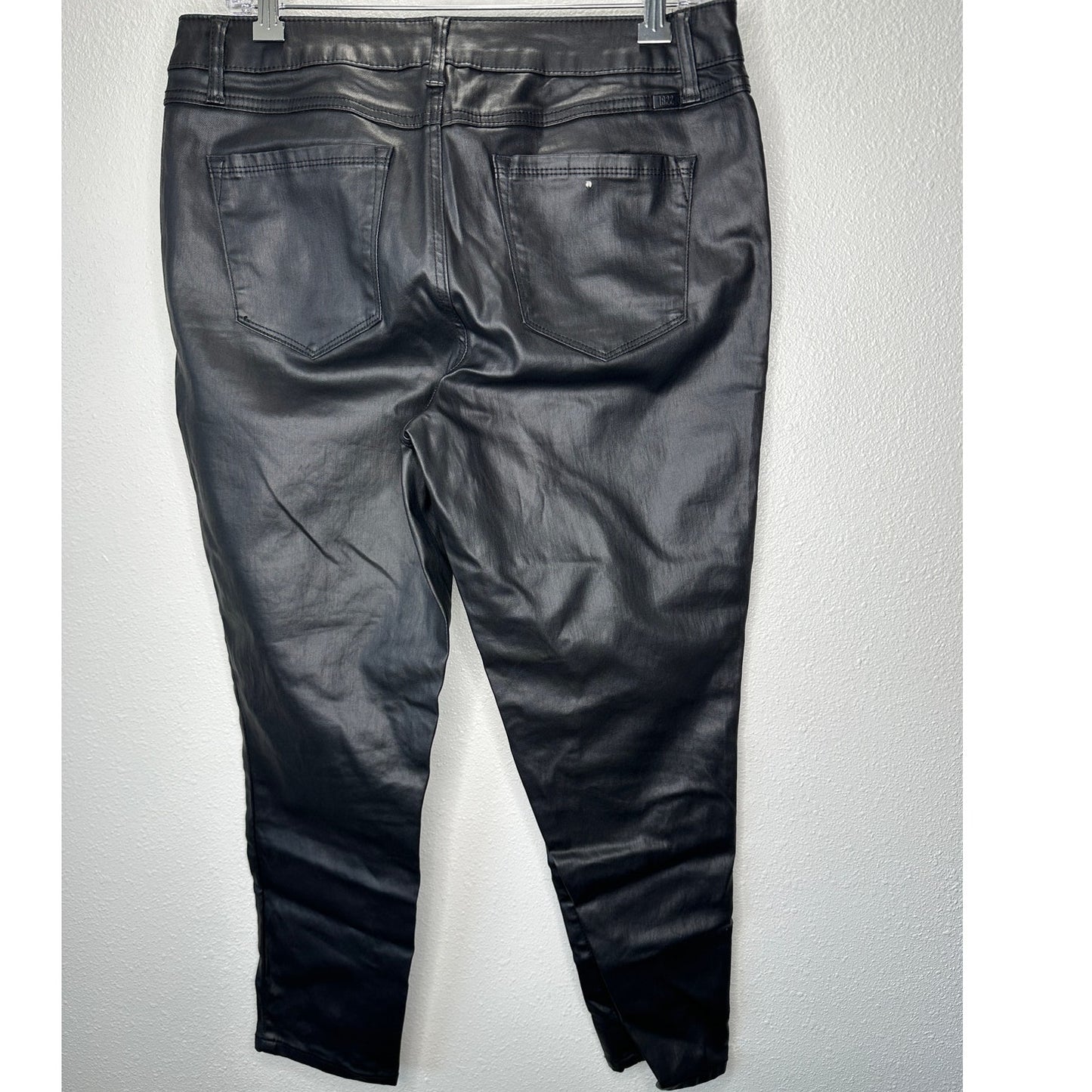 1822 Denim Black Shimmer Leatherette Skinny Pant 30 P / 10 P