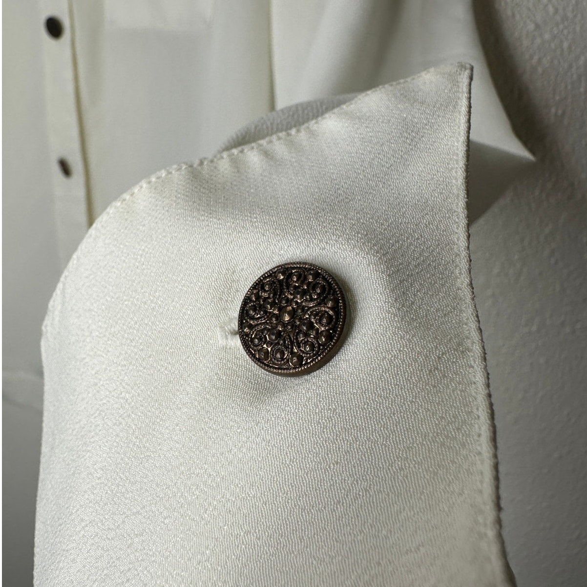 Martinique Ivory Long Sleeve V-Neck Bronze Button Up Blouse Top 6