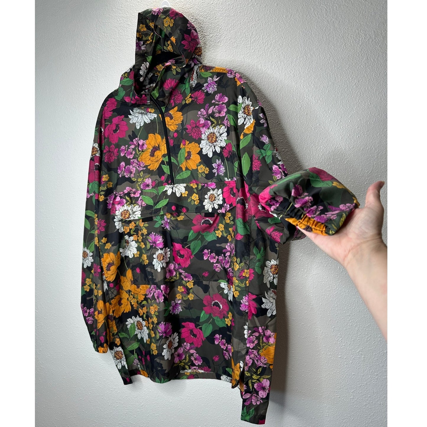 NWT Valentino Men's Army Floral-on-Camo Wind-Resistant Hooded Jacket 38 / M