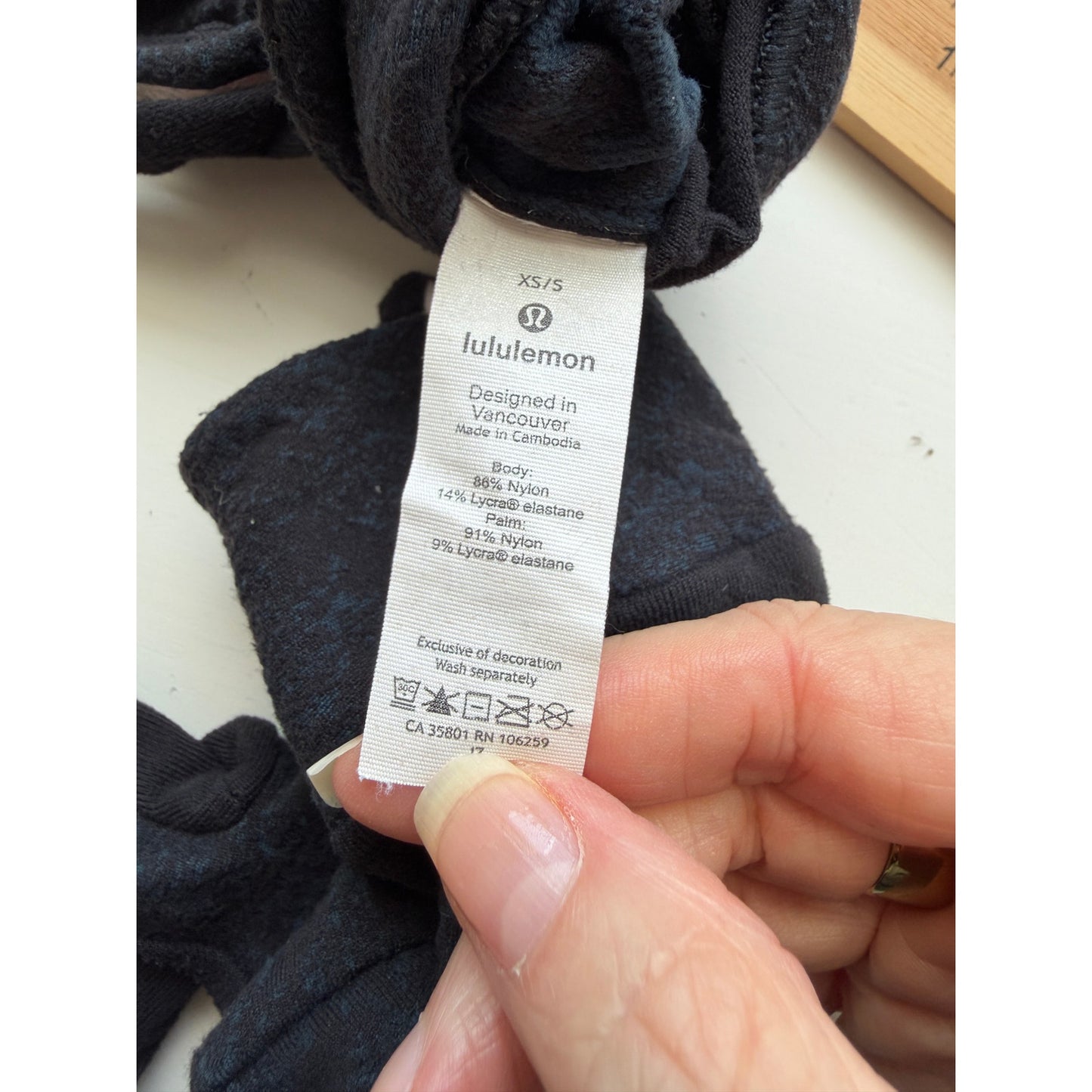 Lululemon Cross Chill Run  Gloves Teal Black XS/S