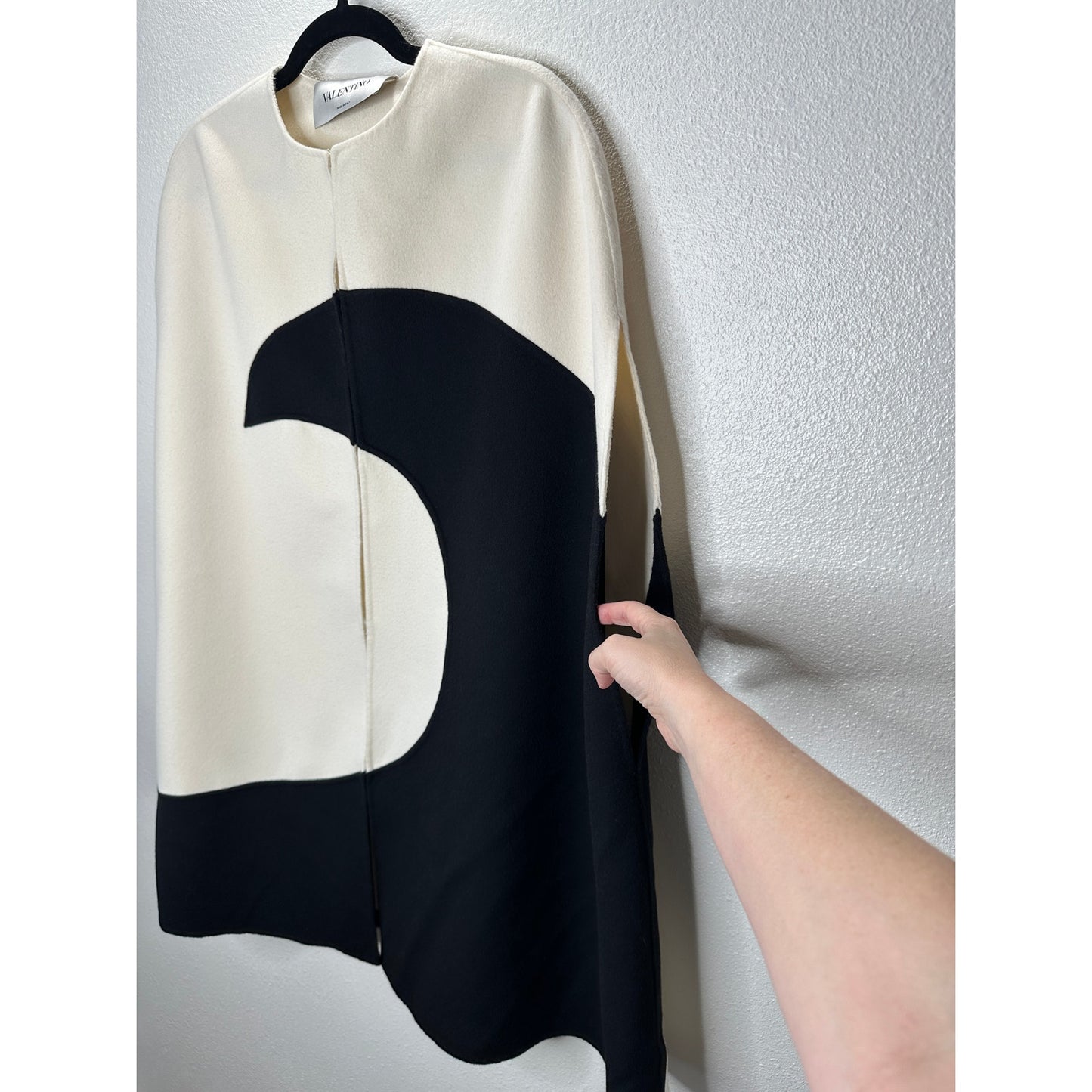 NWT Valentino Cream & Black Wool Cashmere Blend Cape 44 / 8