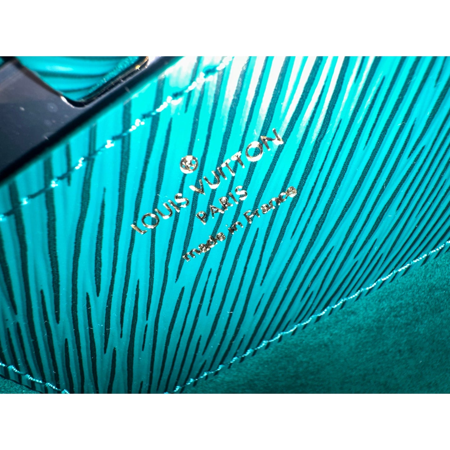 Louis Vuitton Twist MM Shoulder Bag – Emerald Epi Leather with Gold Hardware