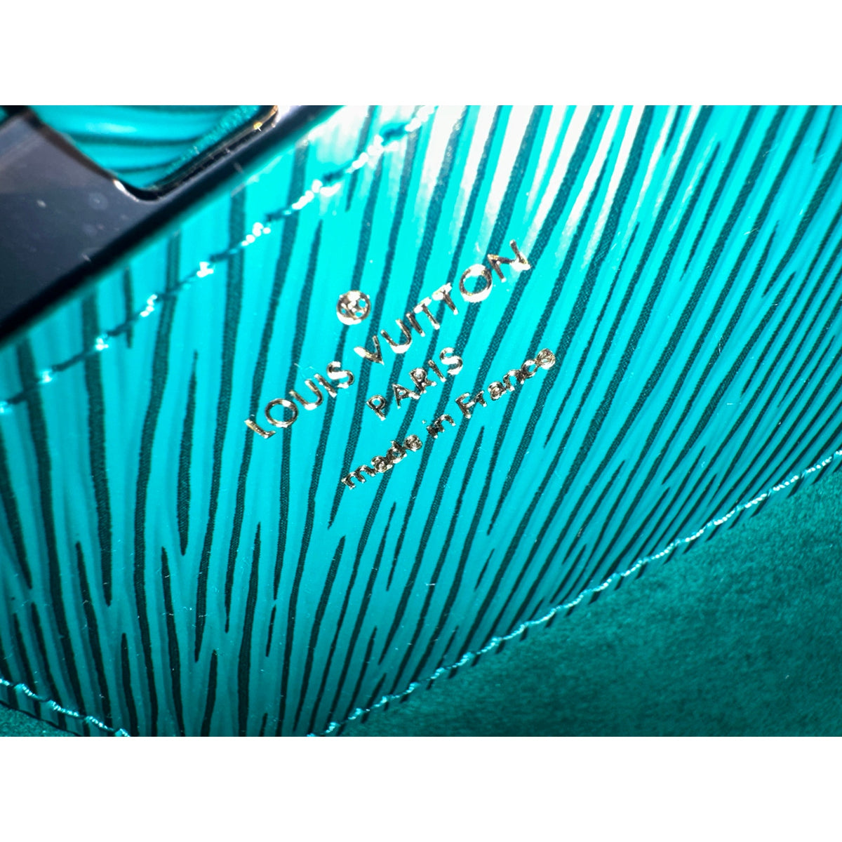 Louis Vuitton Twist MM Shoulder Bag – Emerald Epi Leather with Gold Hardware