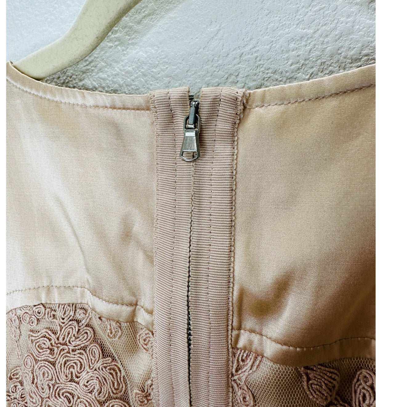 BCBGMAXAZRIA Tan Satin & Floral Lace Round Neck Mini Dress 6