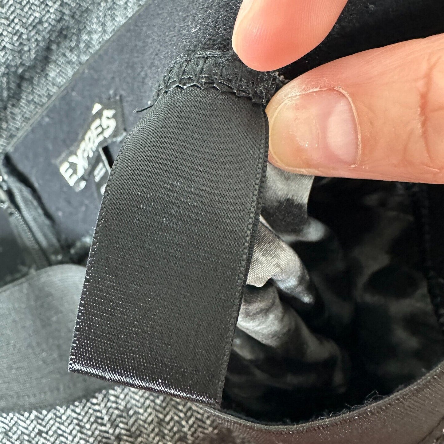 Express Black & White Houndstooth Back Zip and Slit Lined Pencil Skirt 00