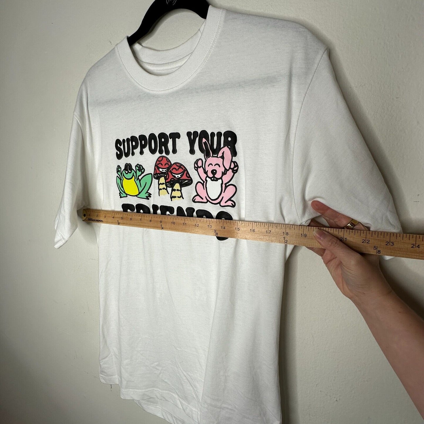 RARE Chinatown Market White Support Your Friends Graphic T-Shirt Medium
