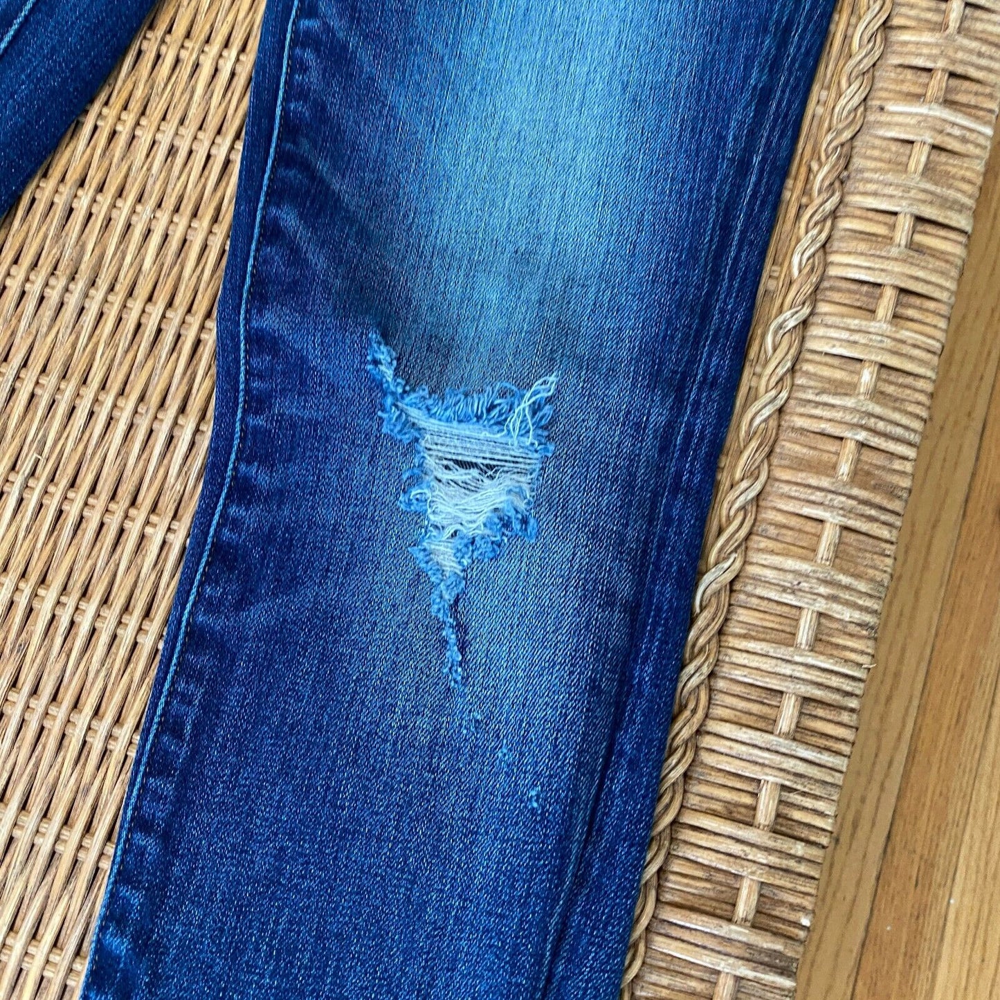 Madewell Mid Rise Skinny Medium Blue Wash Whiskered Distressed Knee Jeans 25
