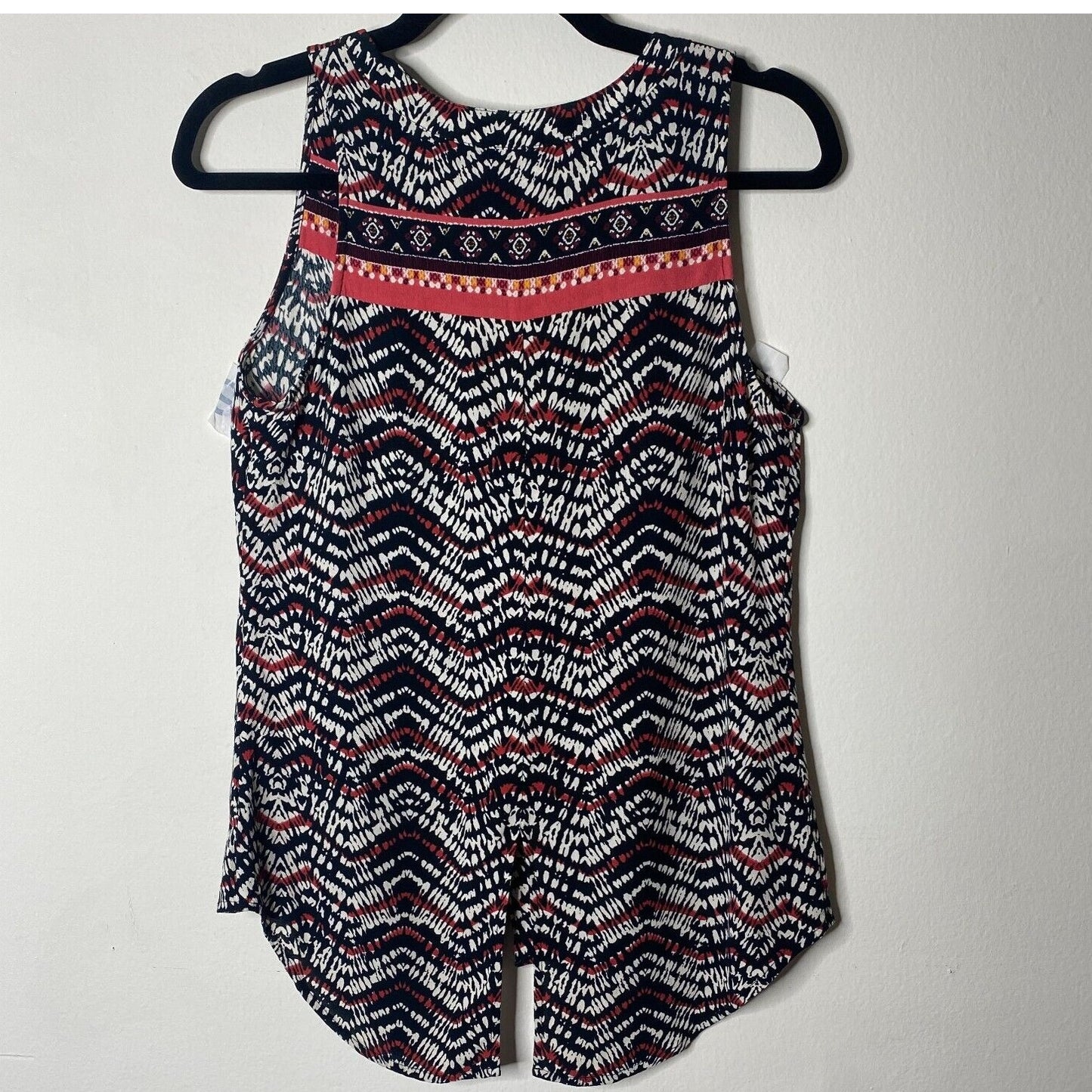 Sanctuary Sleeveless Black Tribal Chevron Print Split V-Neck Button Down Tank XS