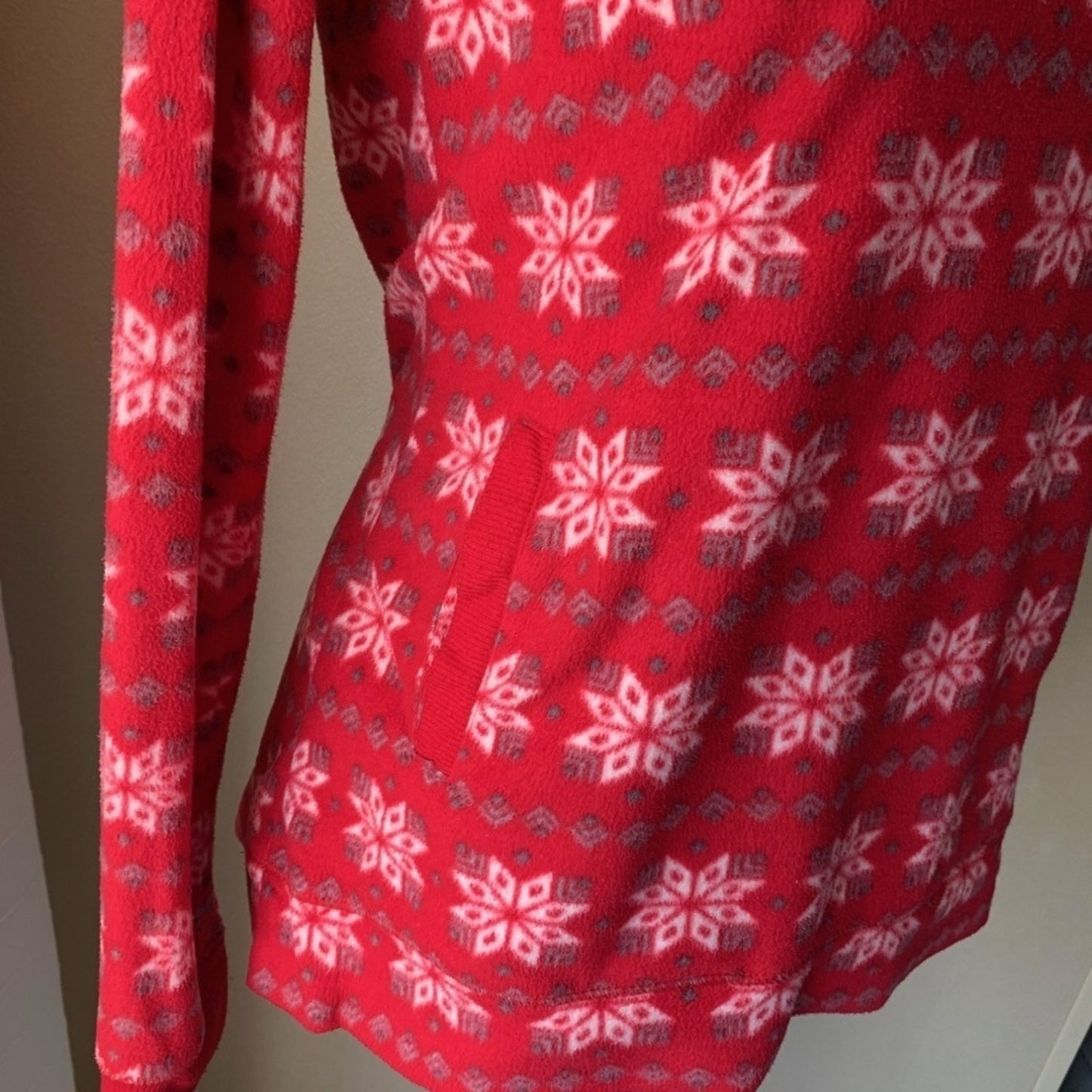 Red & White Fuzzy Snowflake Ugly Holiday Christmas Sweater Front Pockets Small