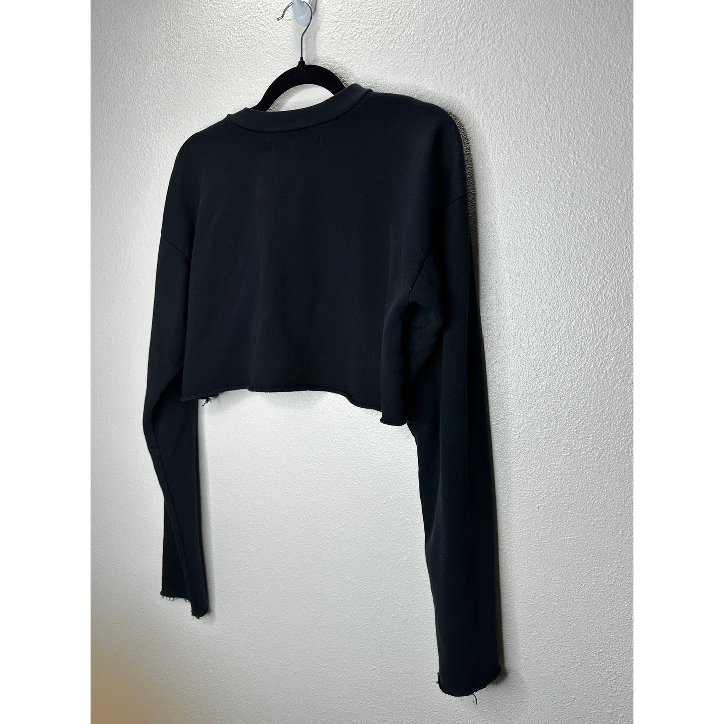 Lovers + Friends Laguna Black Round Neck Long Sleeve Raw Hem Crop Sweater S