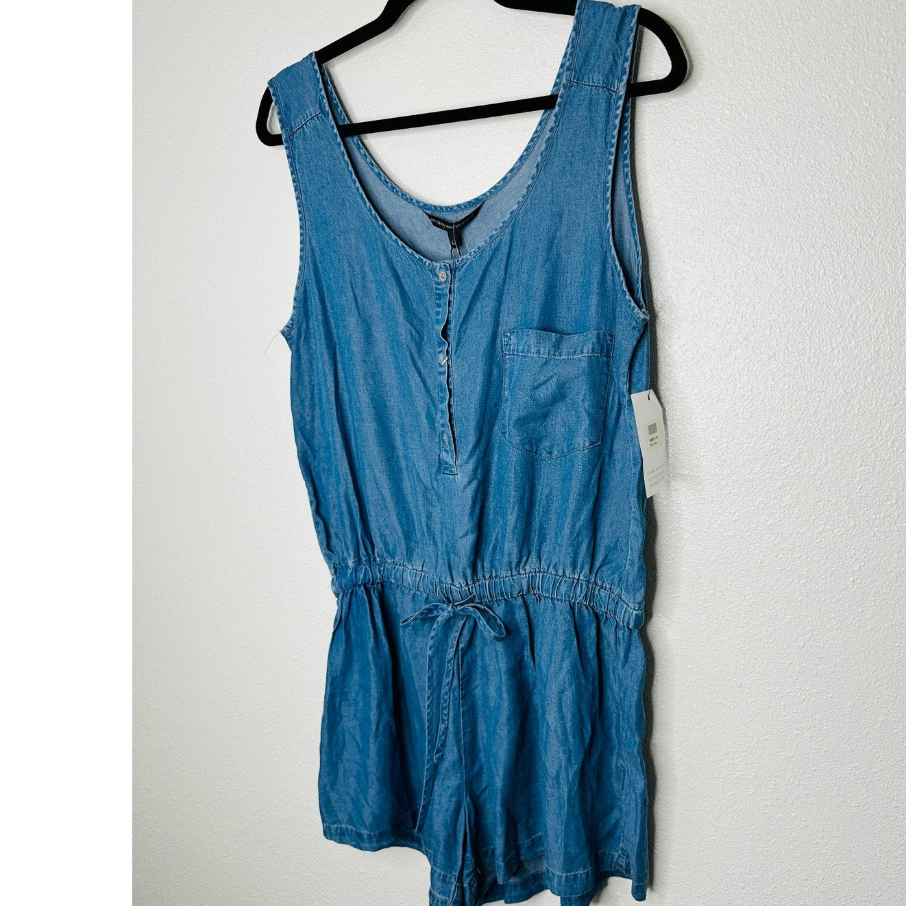 NWT W118 Vivian Scoop Neck, Sleeveless, Half Button Front drawstring waist Romper L