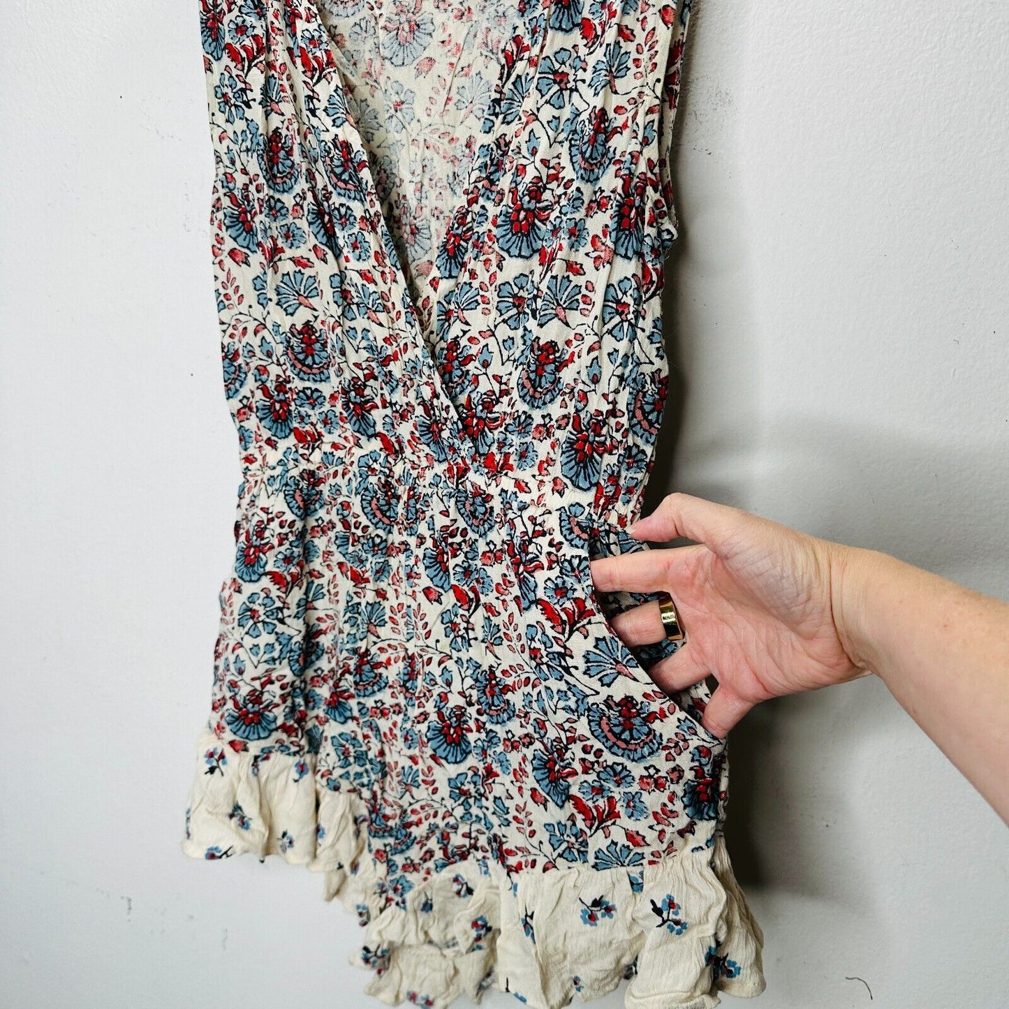 Billabong Cream Dusty Blue & Red Faux Wrap Deep-V Ruffle Hem Sleeveless Romper M