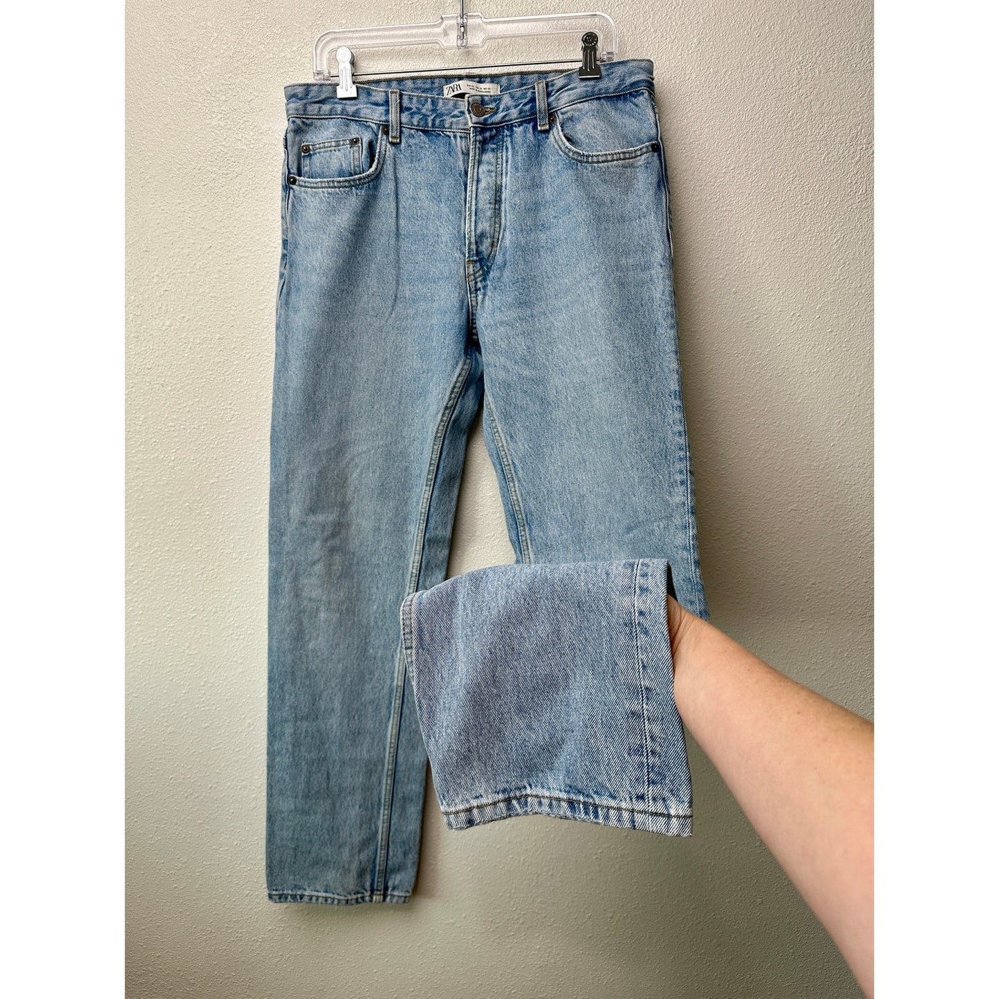 Zara Light Medium Wash Jeans US 32 Button Fly Straight Leg