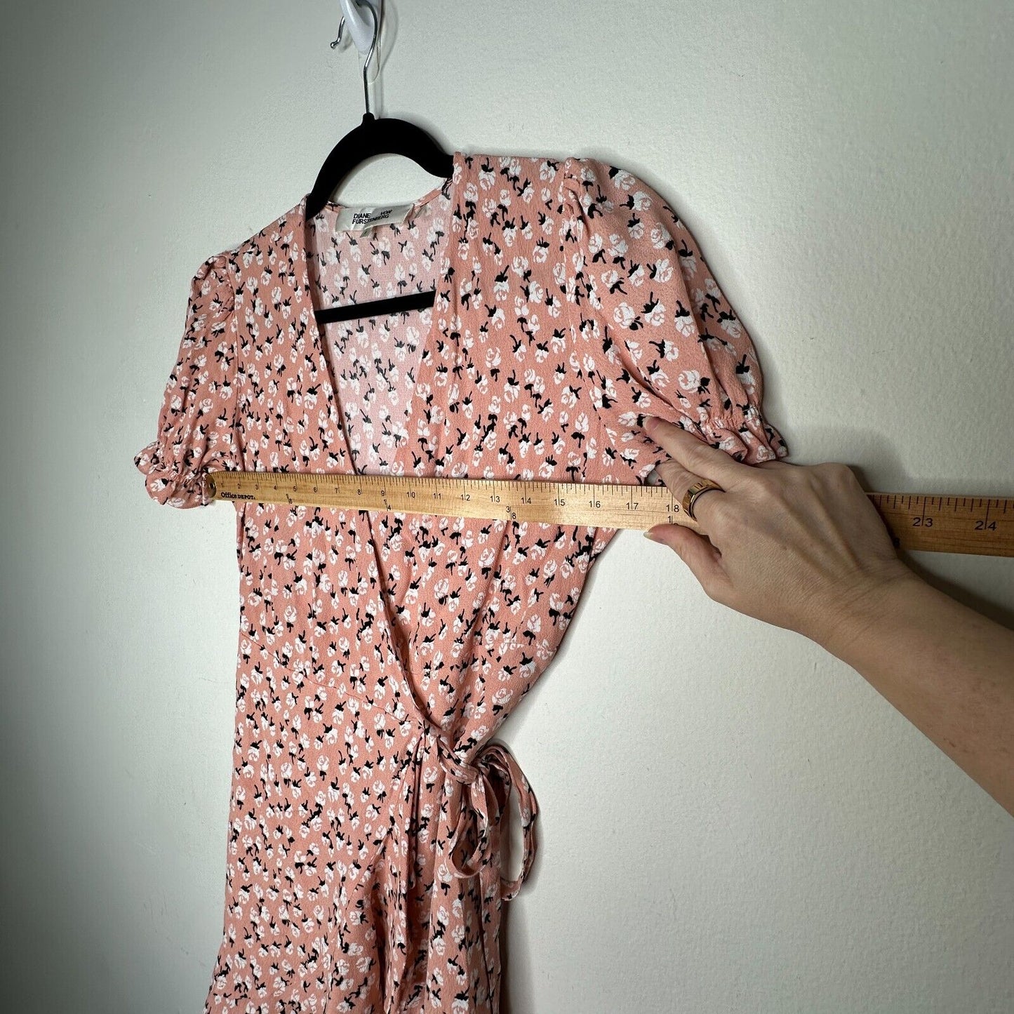 Diane Von Furstenberg Peach White Black Floral Ruffled Wrap Mini Puff Sleeve SM