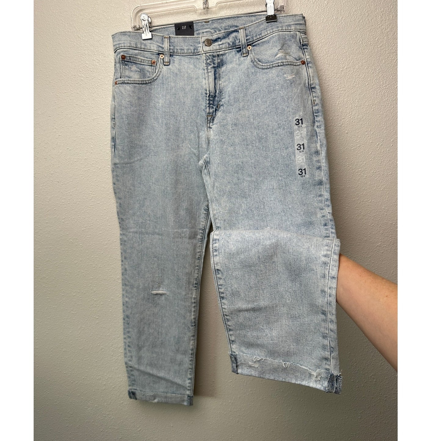 NWT GAP Girlfriend Mid Rise Jeans Gray Acid Wash 31 Raw Hem