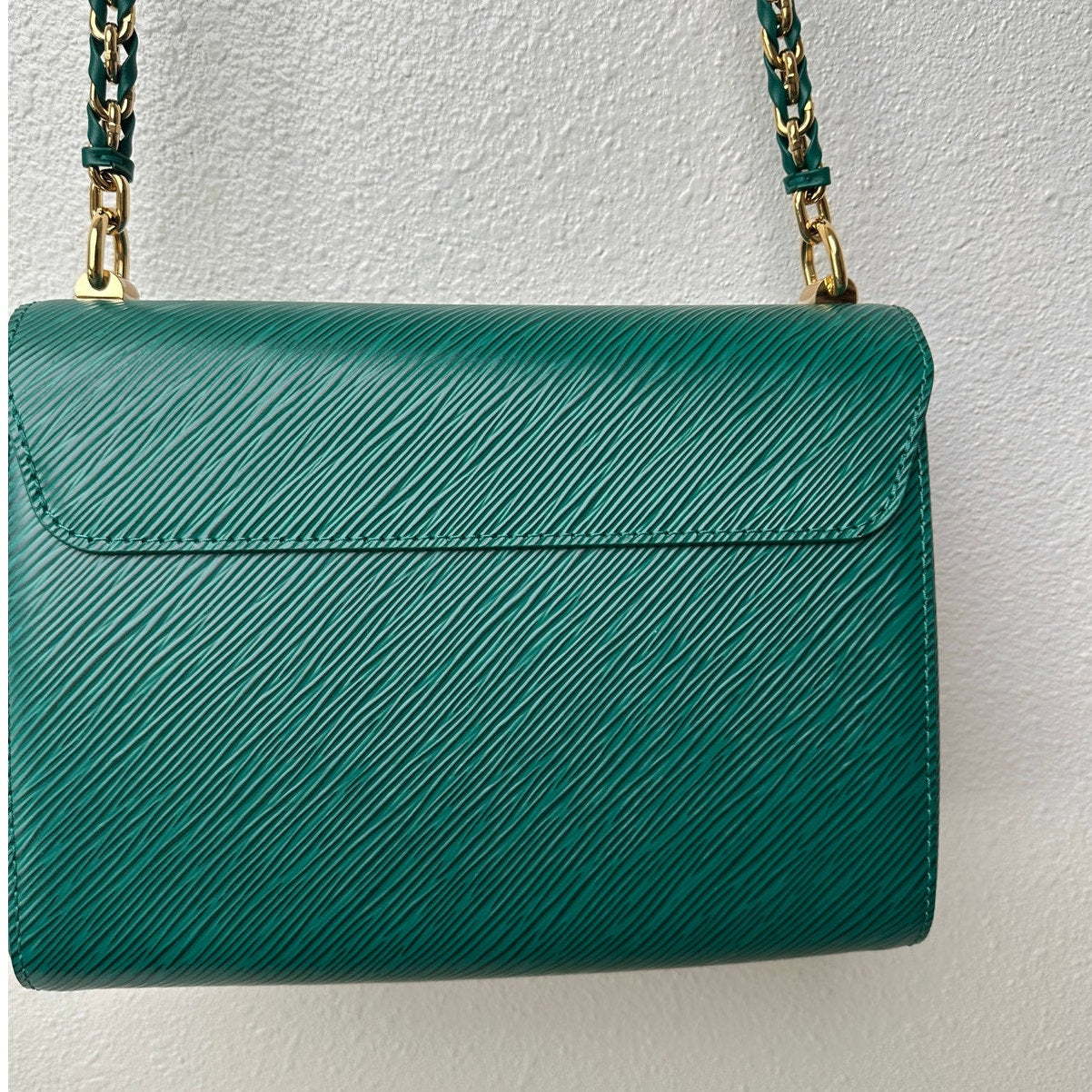Louis Vuitton Twist MM Shoulder Bag – Emerald Epi Leather with Gold Hardware
