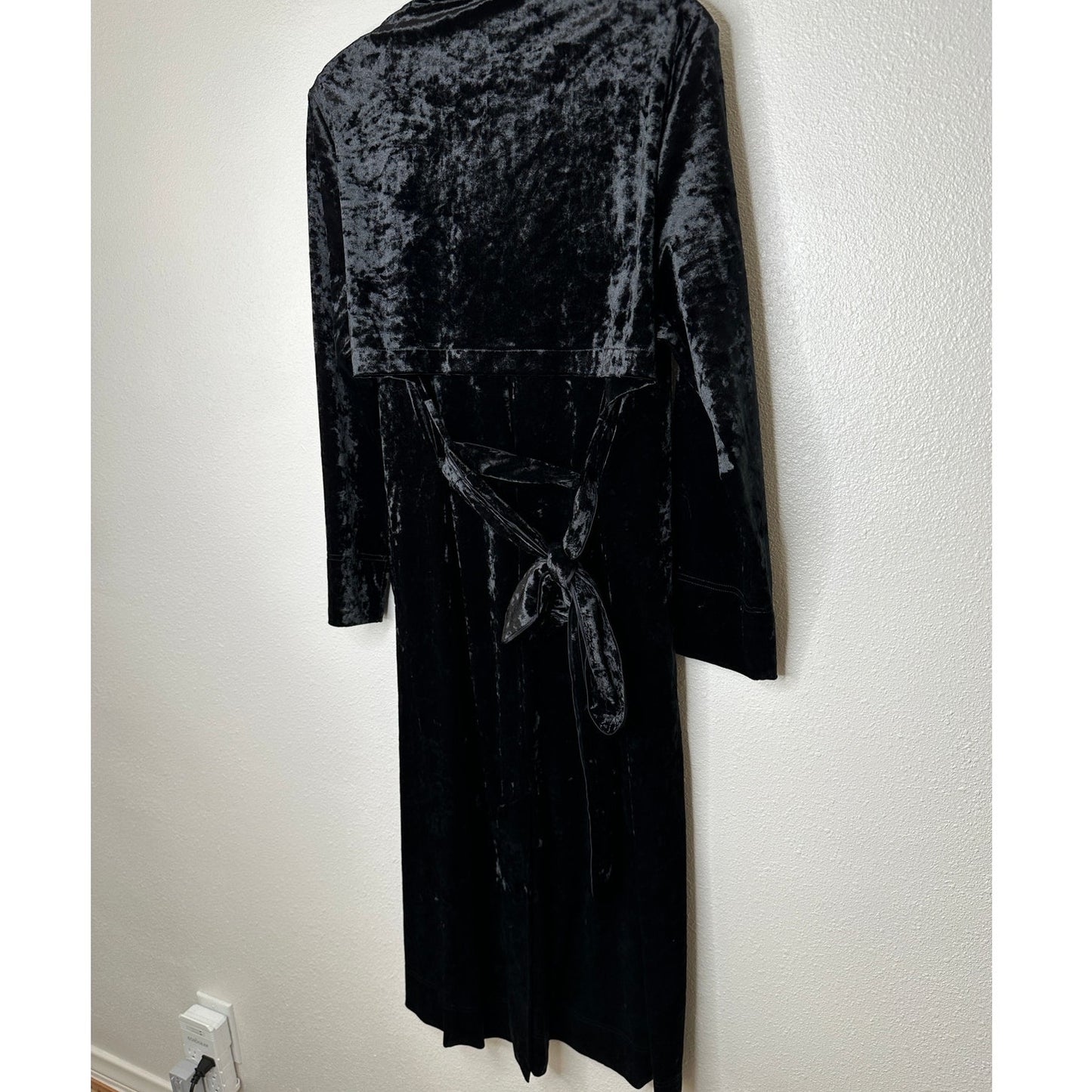 Arrive Black Velour Front Button Long Sleeve Tie Waist Midi Dress Small