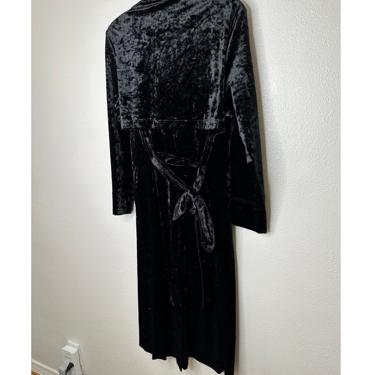 Arrive Black Velour Front Button Long Sleeve Tie Waist Midi Dress Small