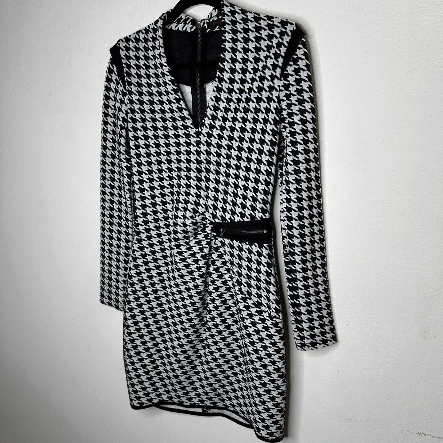 Black & White Houndstooth VNeck Long Sleeve Ruche Zip Waist Fitted Mini Dress M