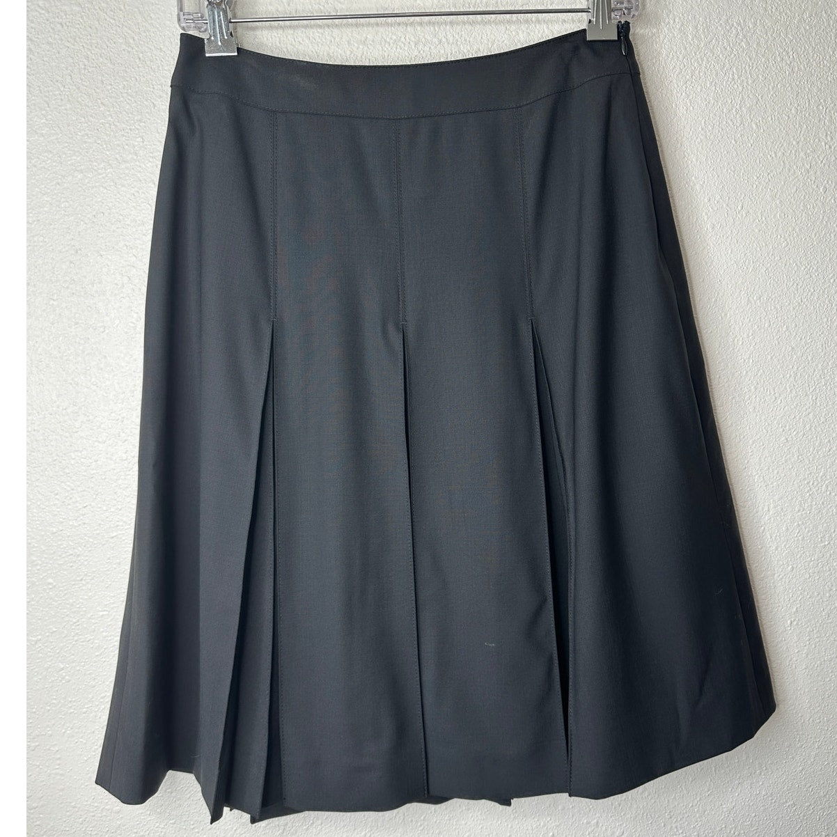 Burberry Black Pleated A-Line Skirt Side Zip Knee Length 23”