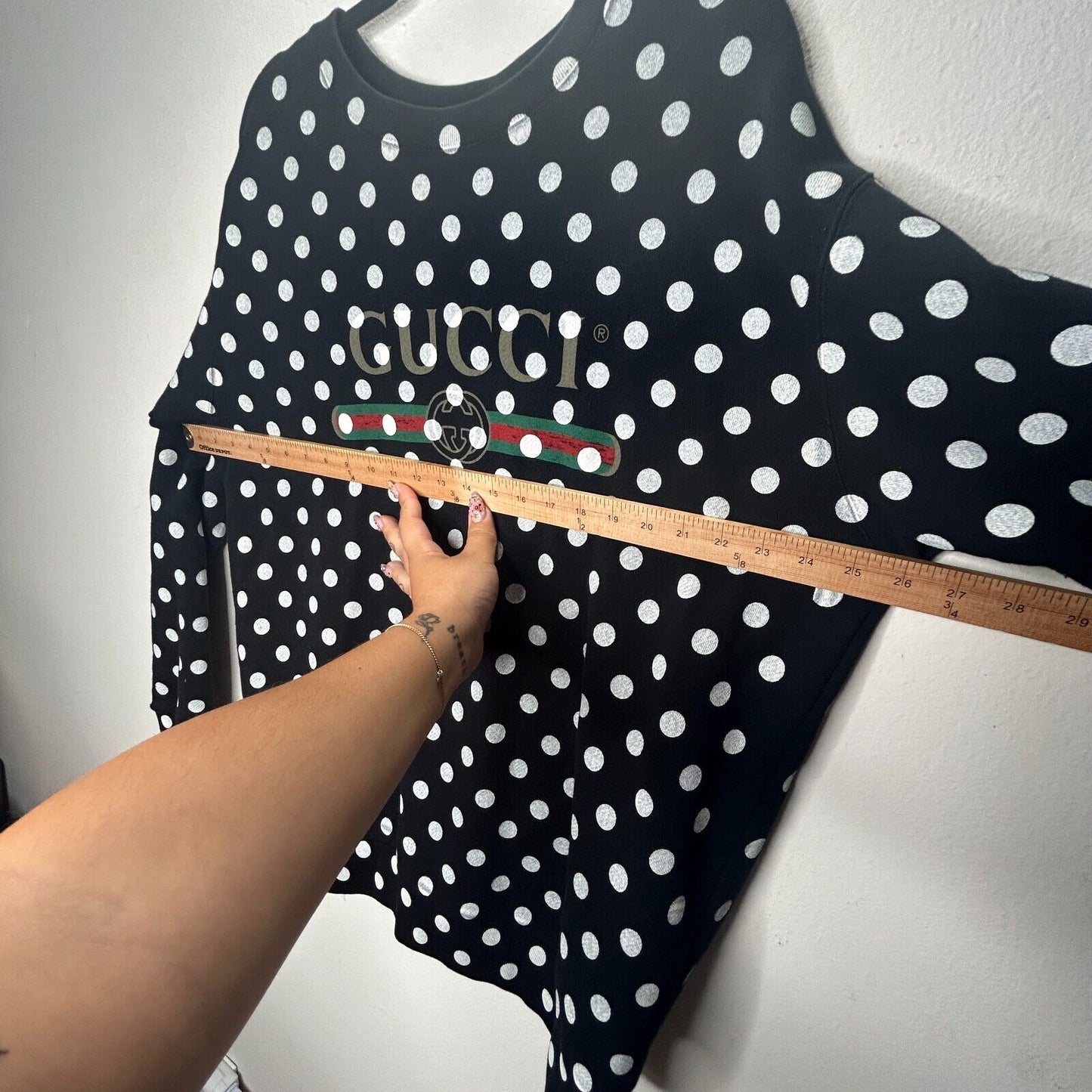 NWT Gucci Black & White Polka Dot Logo Long Sleeve Round Neck Sweatshirt L