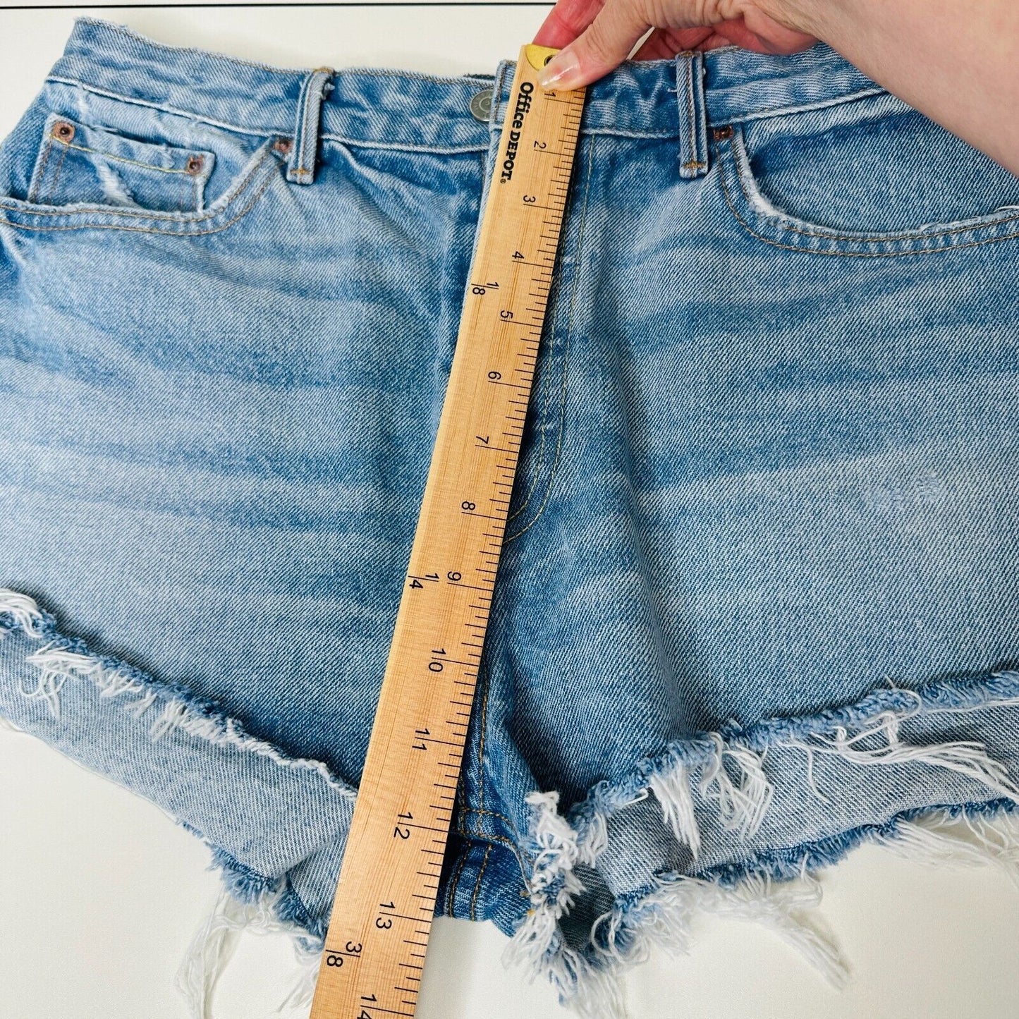 Grlfrnd Medium Wash Can't Get Enough Cindy Button Fly Cutoff Raw Hem Shorts 31