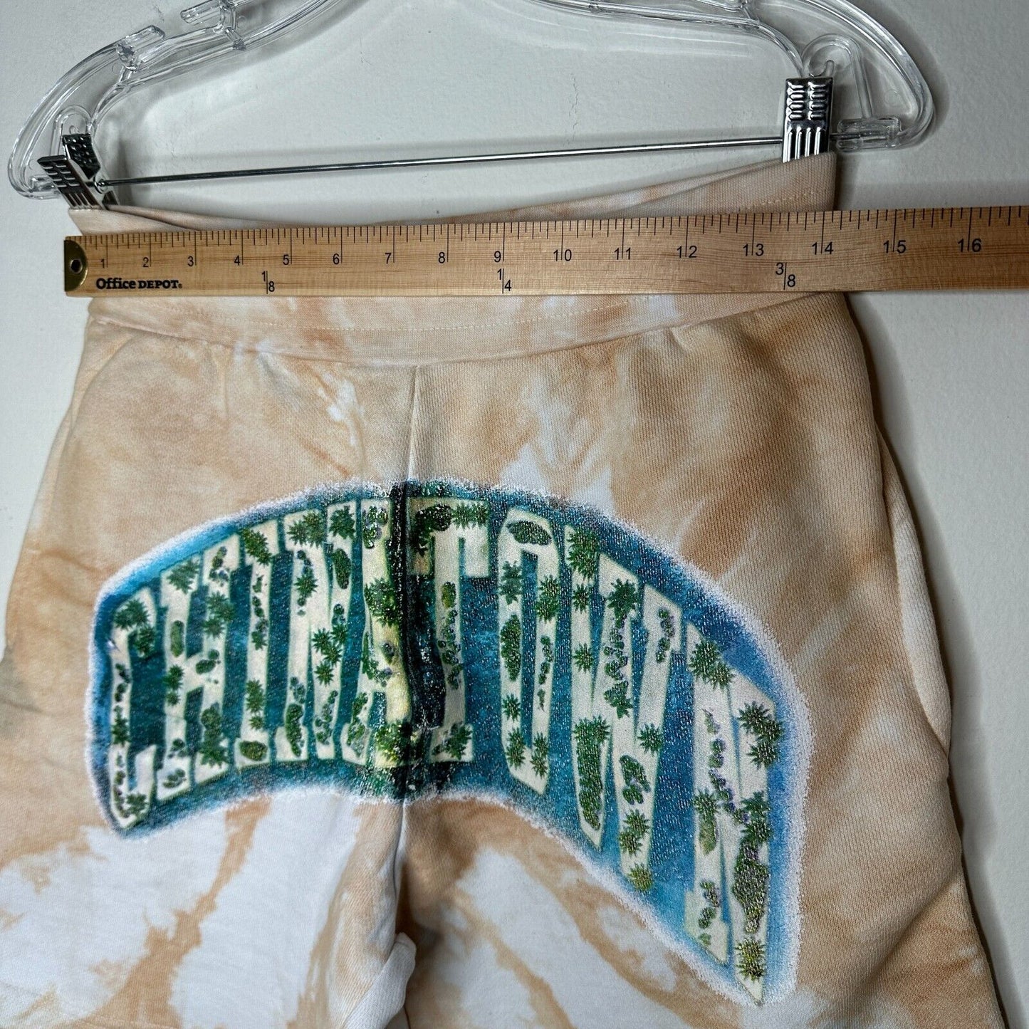 Chinatown Market Beige Tie Dye Island Arc SweatShorts Side and Back Pocket S