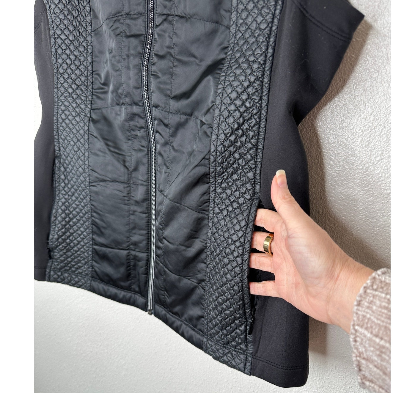 Athleta Black Mixed Media Sleeveless Front Zip Vest Medium