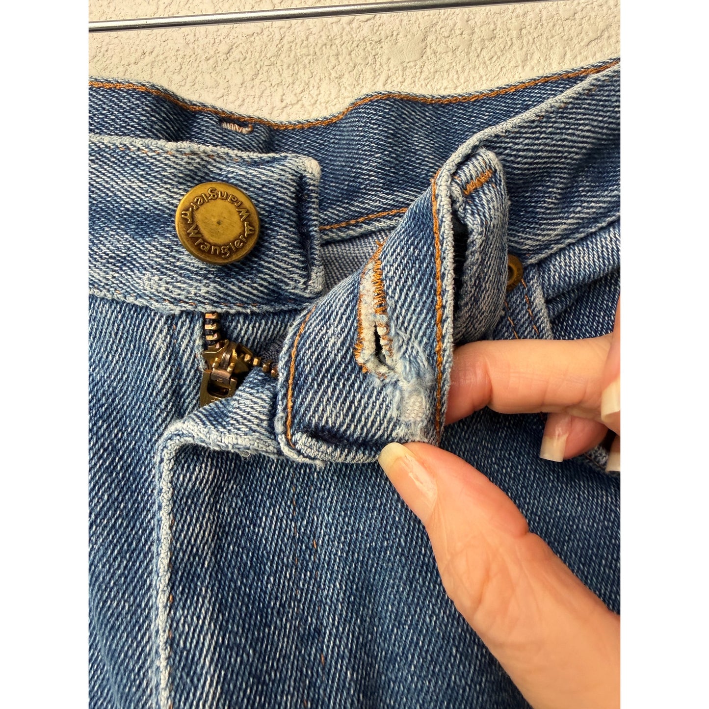 Wrangler Blue High Rise Raw Hem Jeans Women's 26