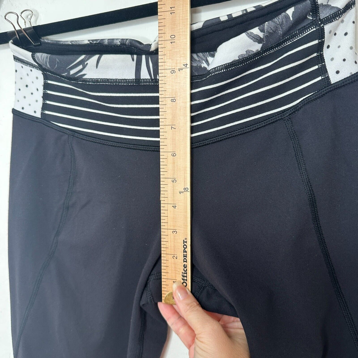 Lululemon Black Wide Leg Crop Legging Floral Stripe Black and White Waistband 6