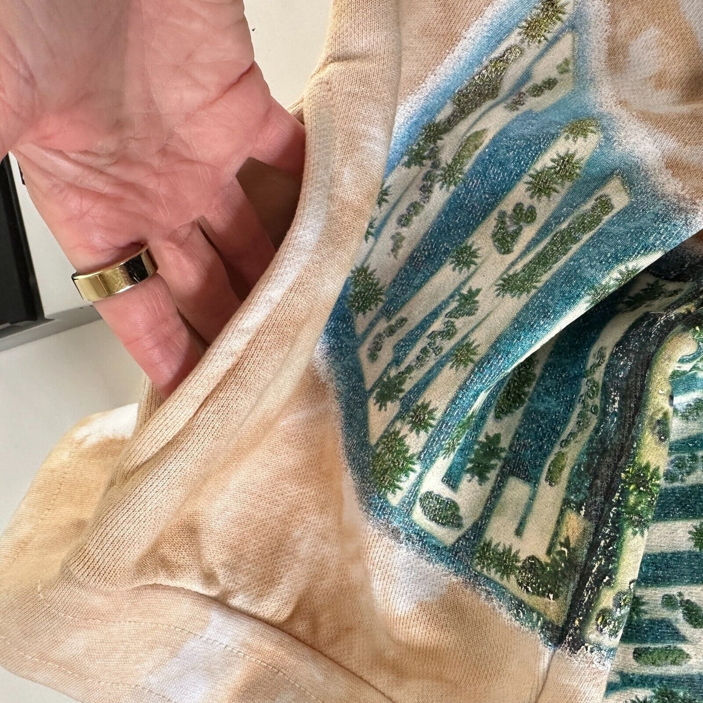 Chinatown Market Beige Tie Dye Island Arc SweatShorts Side and Back Pocket S