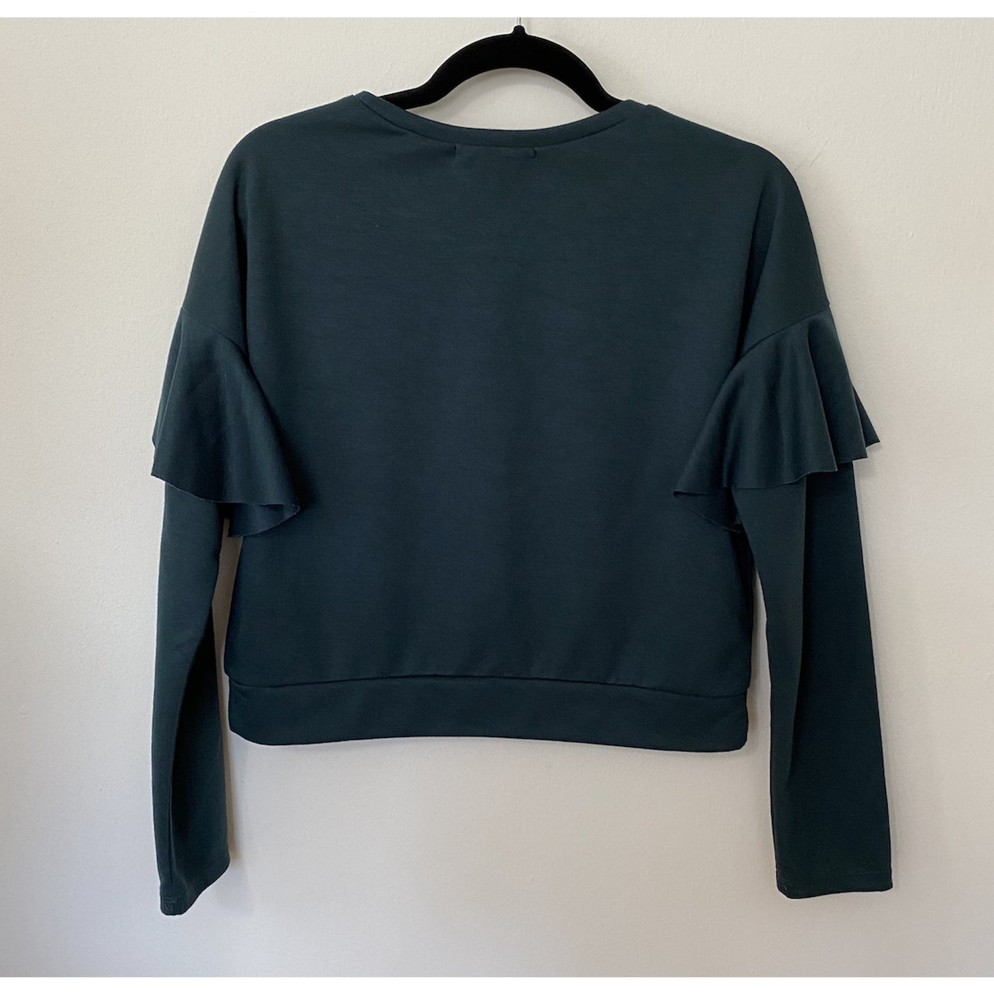 Romeo & Juliet Hunter Green Ruffle Long Sleeve Knit Round Neck Sweater S