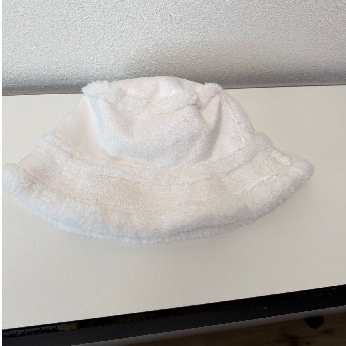 Alo Yoga Ivory Winterfun Bucket Hat Women M/L